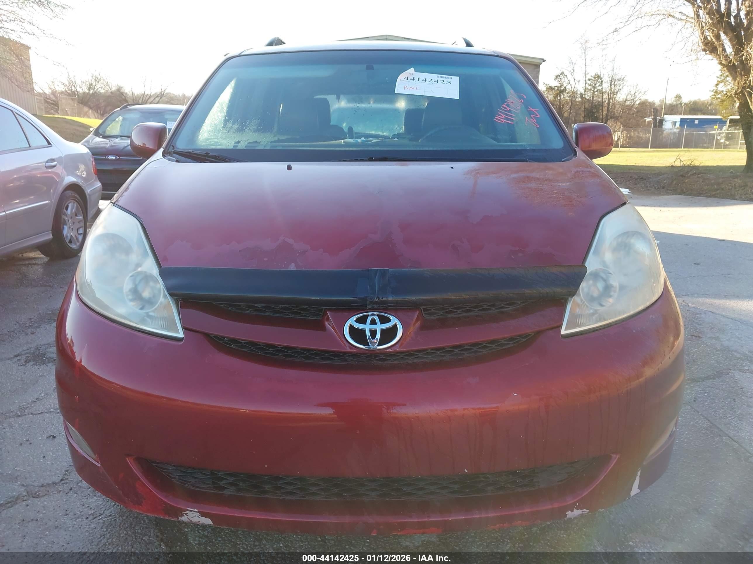 TOYOTA SIENNA image 6