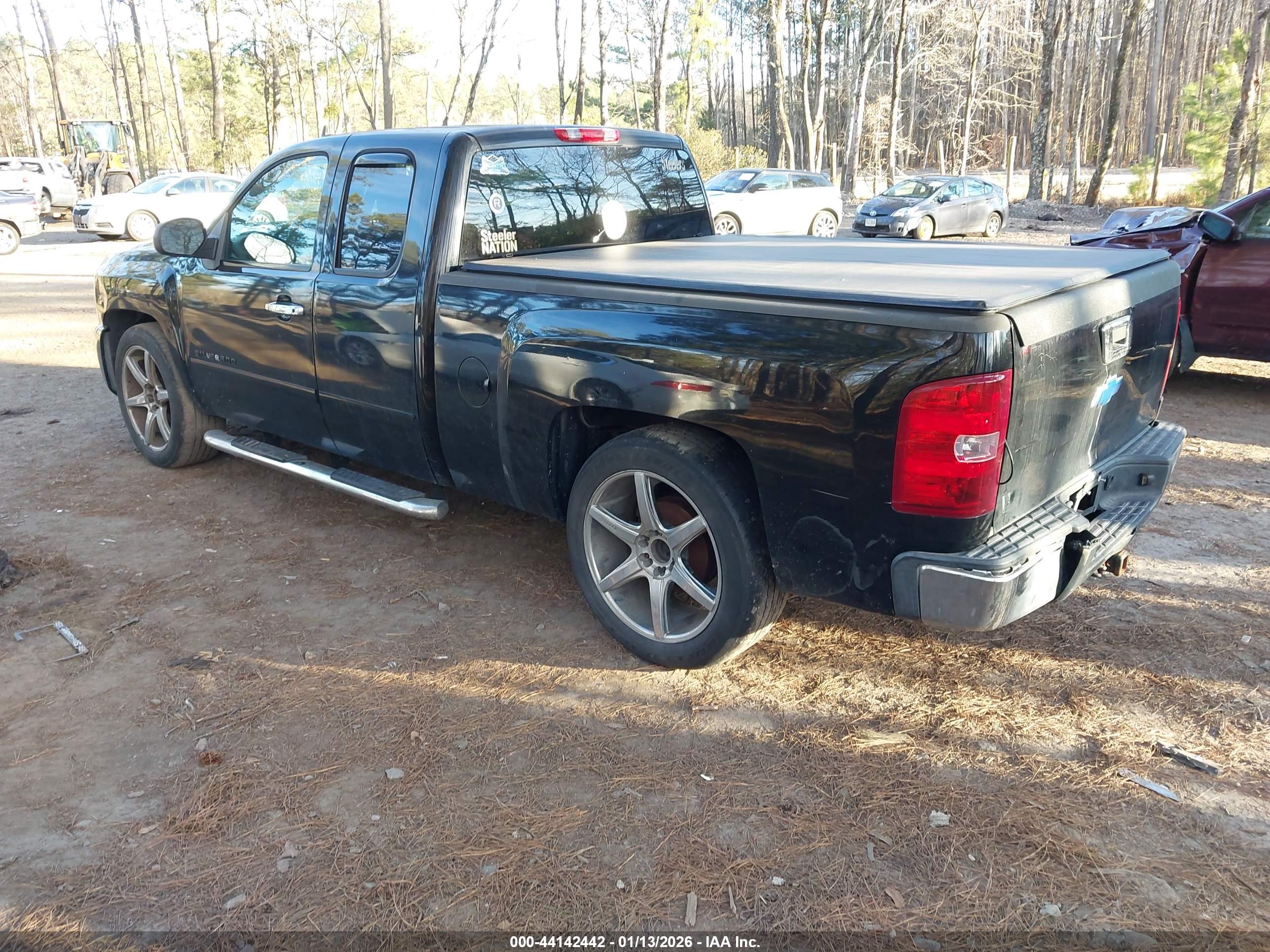 CHEVROLET SILVERADO image 3