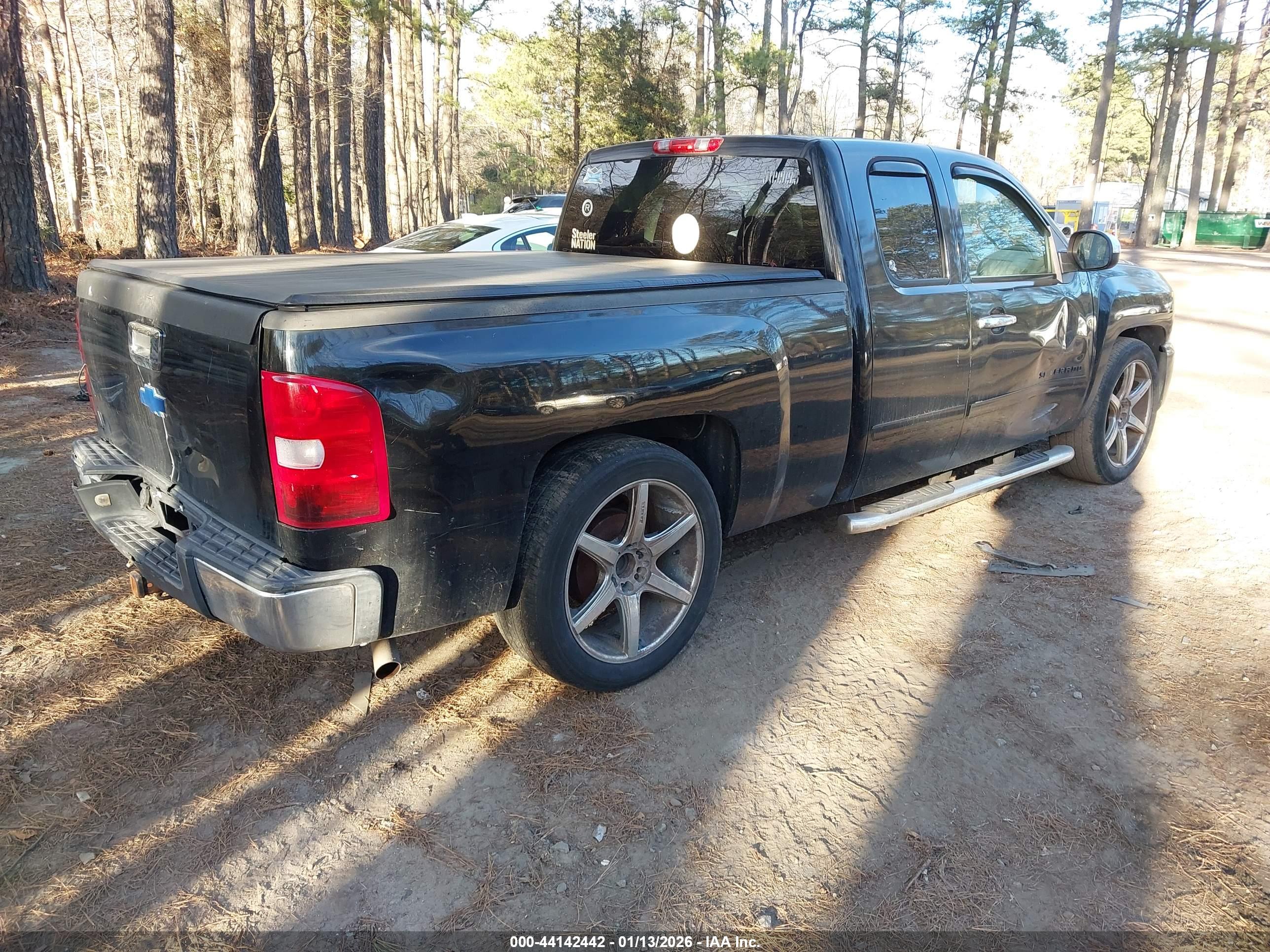 CHEVROLET SILVERADO image 4