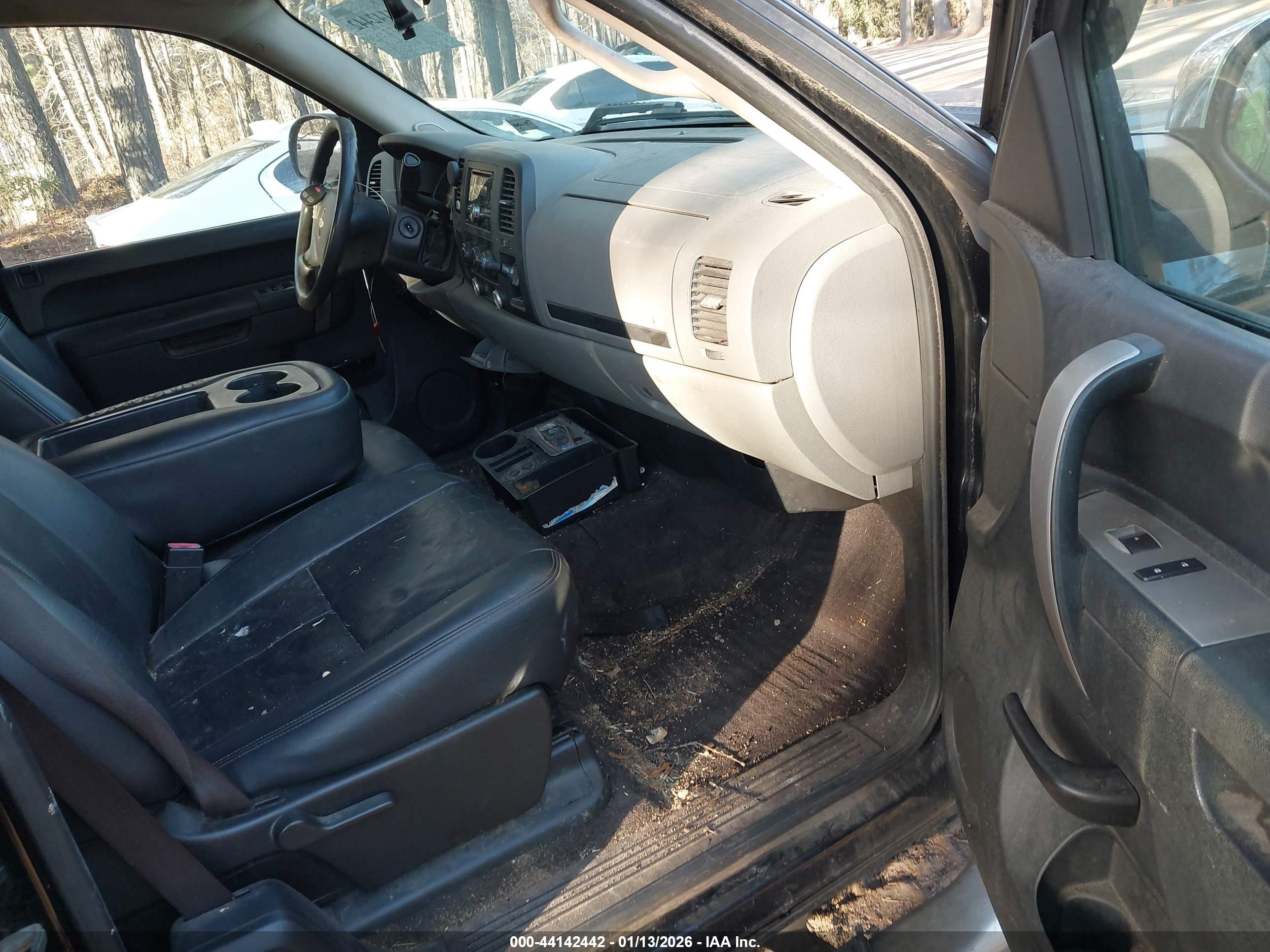 CHEVROLET SILVERADO image 5
