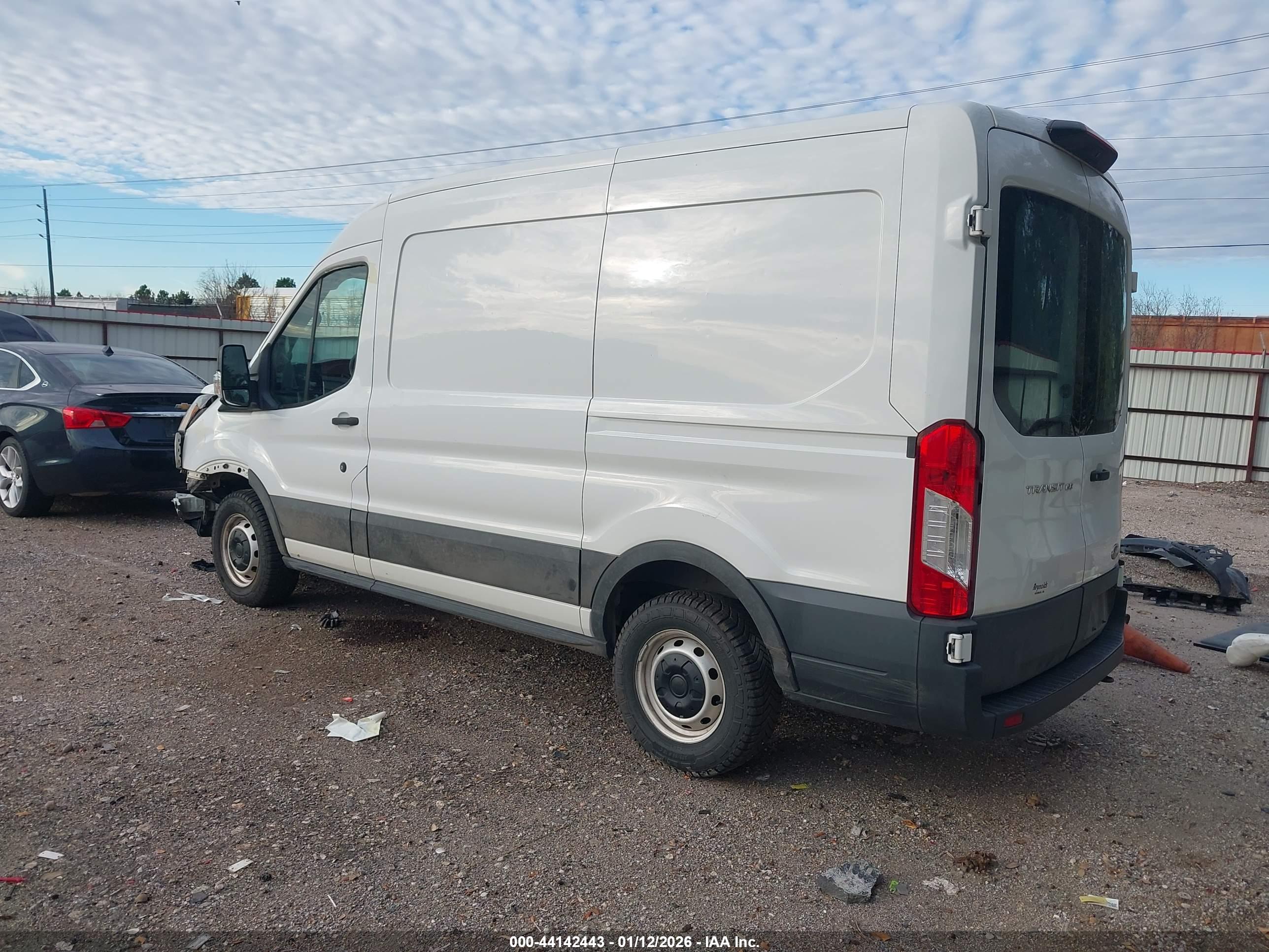 FORD TRANSIT-150 image 3