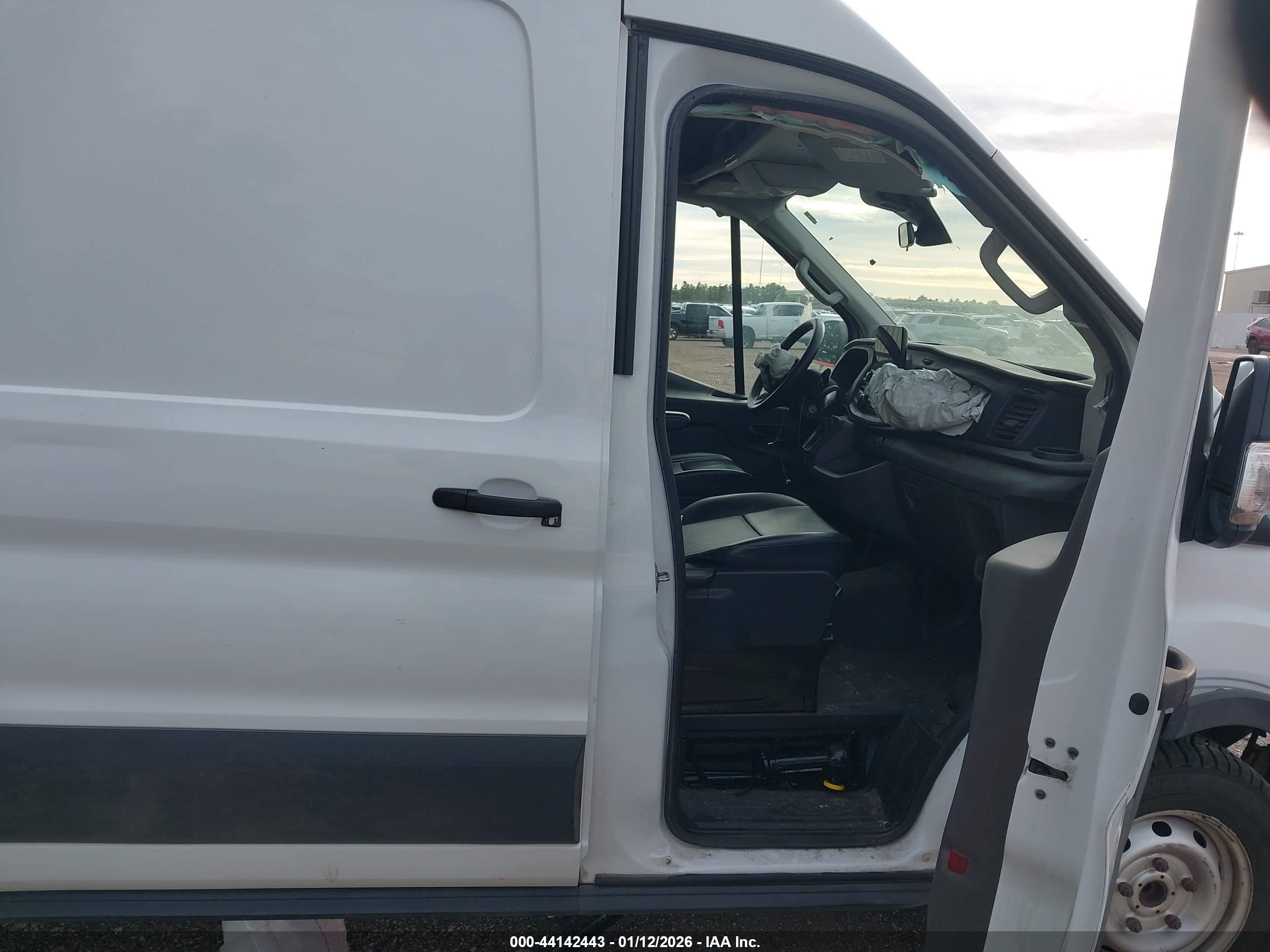 FORD TRANSIT-150 image 5