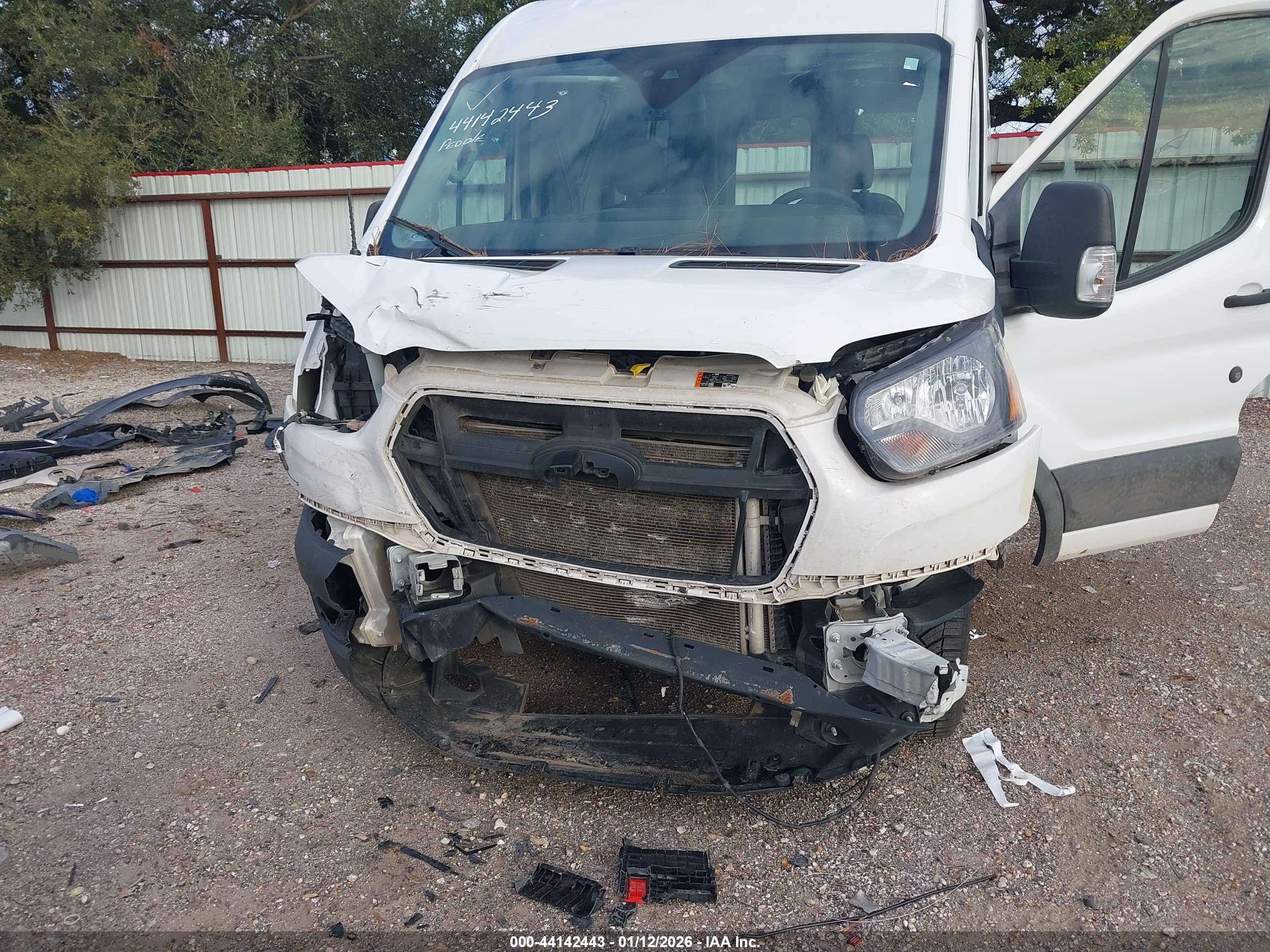 FORD TRANSIT-150 image 6