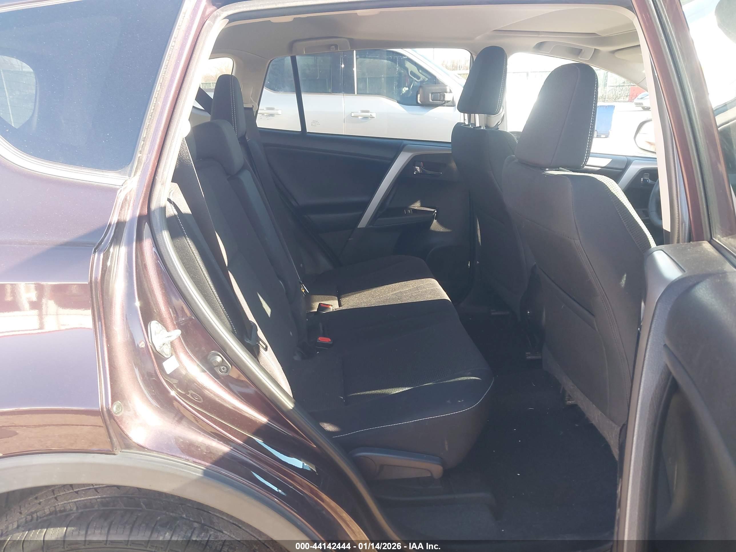 TOYOTA RAV4 image 8