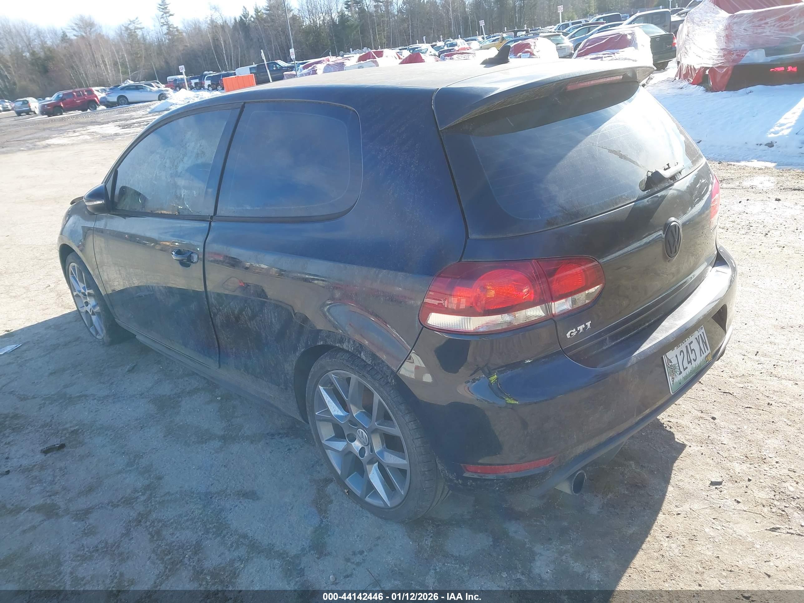 VOLKSWAGEN GTI image 3