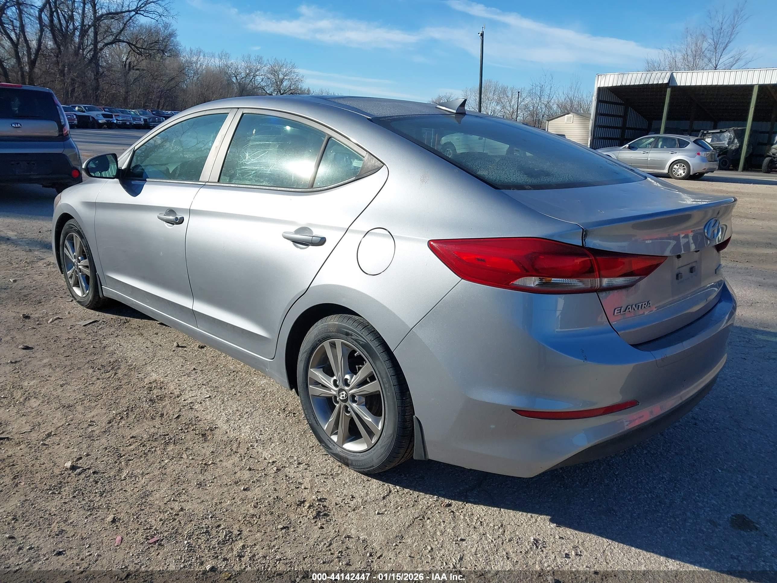 HYUNDAI ELANTRA image 3