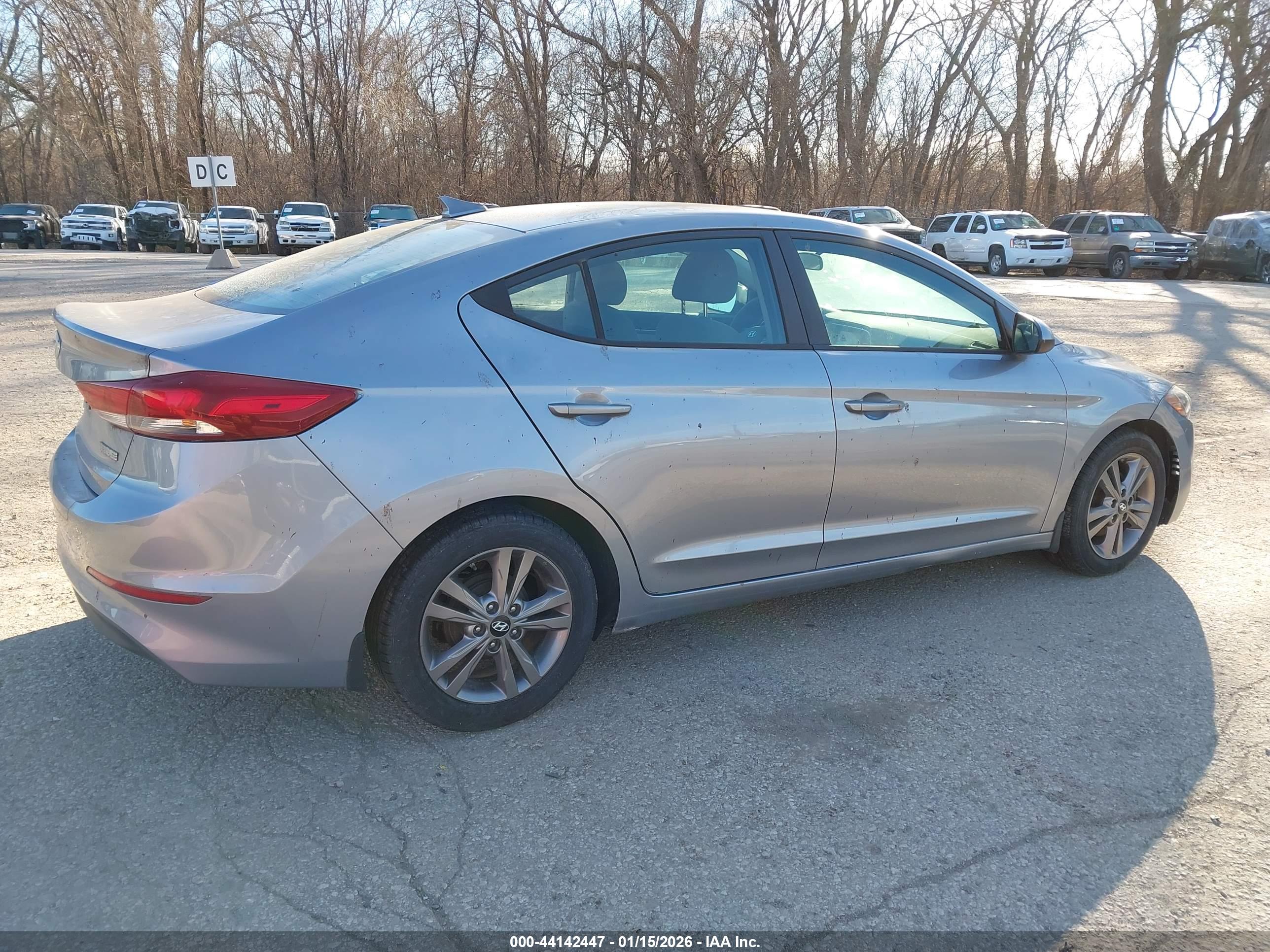 HYUNDAI ELANTRA image 4