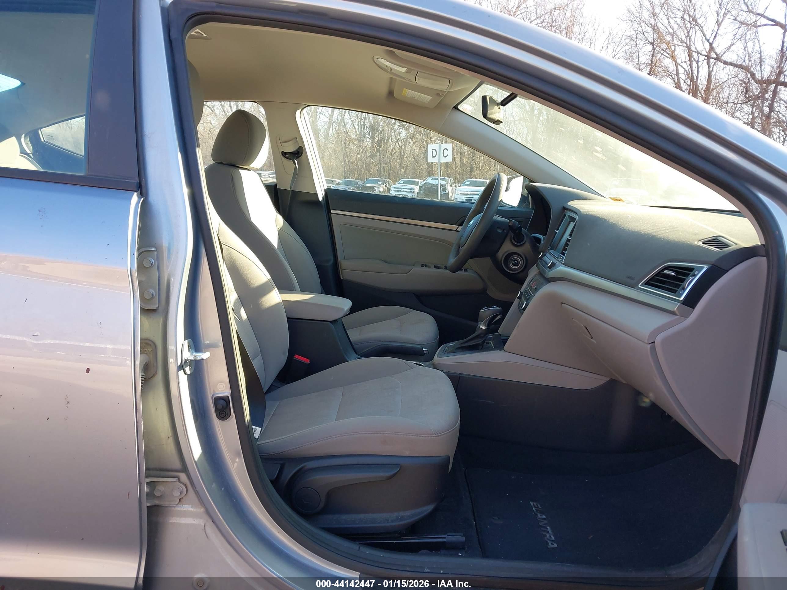 HYUNDAI ELANTRA image 5