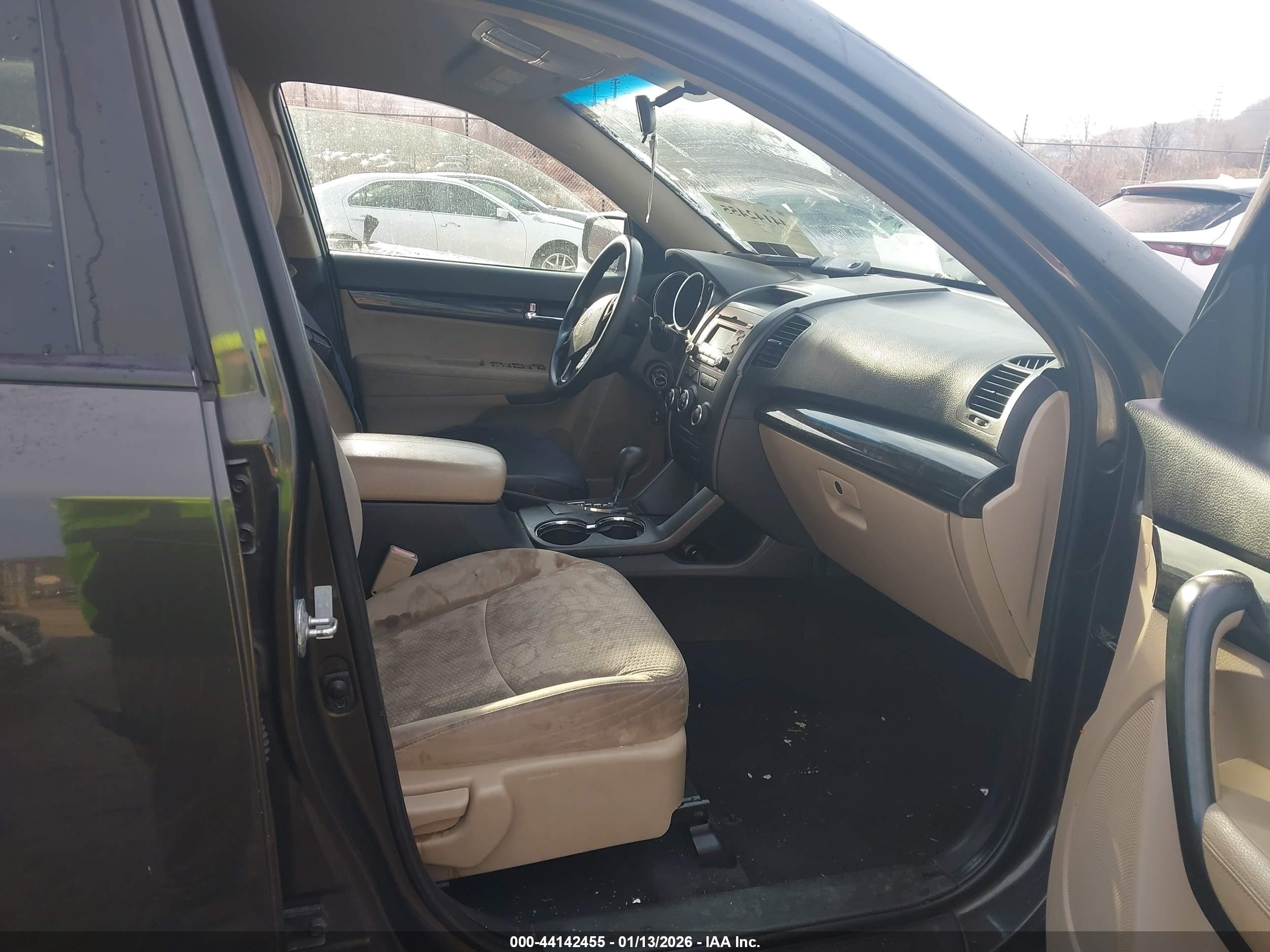 KIA SORENTO image 5