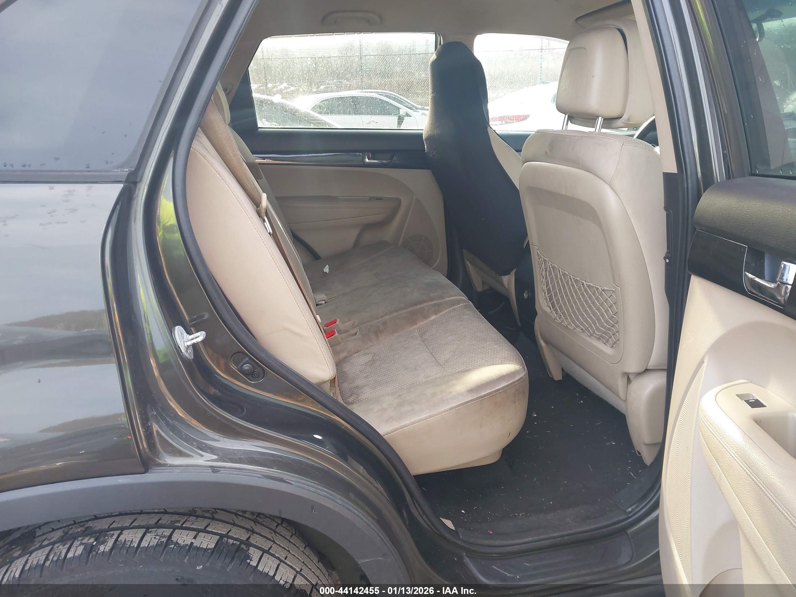 KIA SORENTO image 8