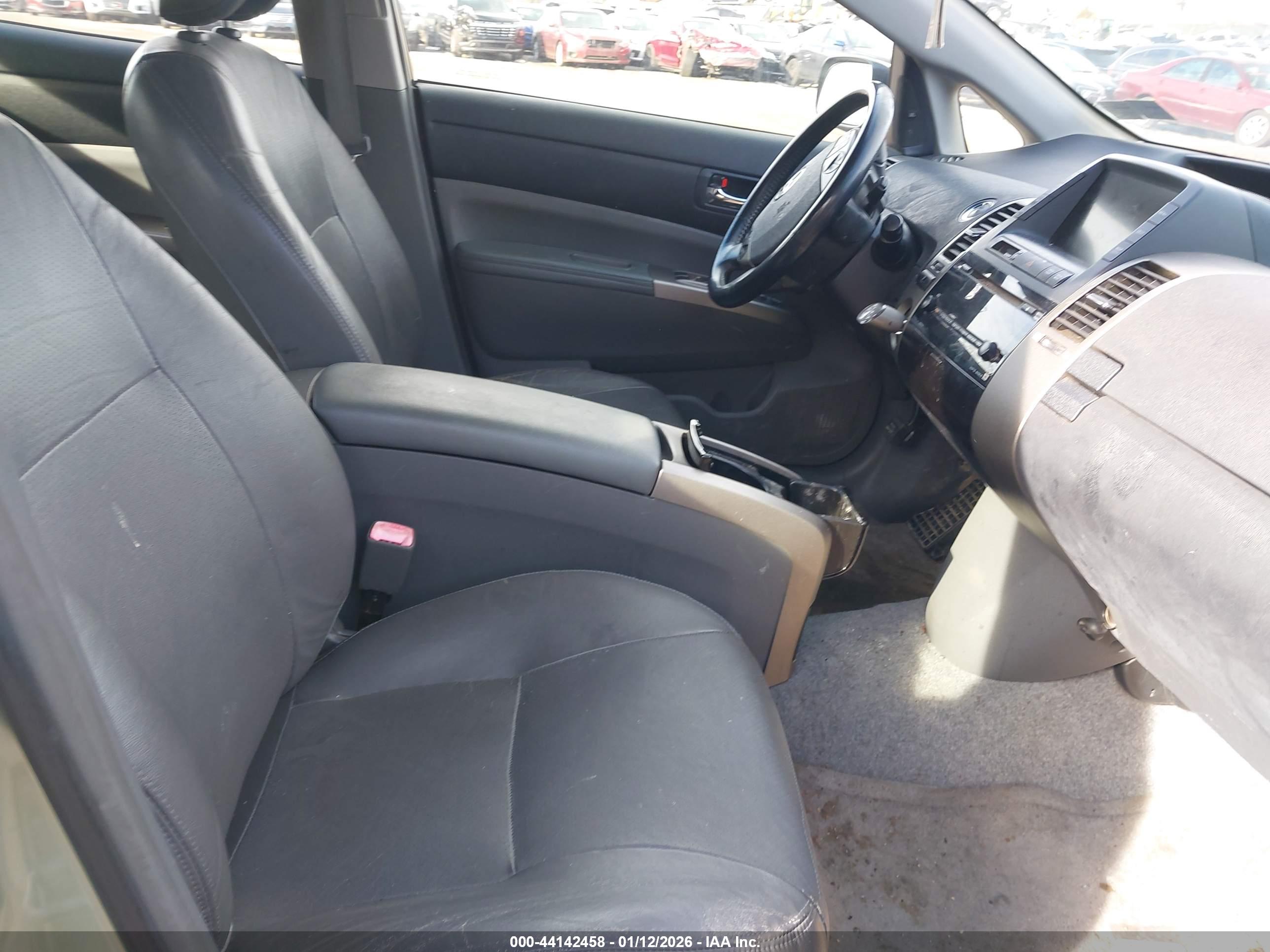 TOYOTA PRIUS image 5