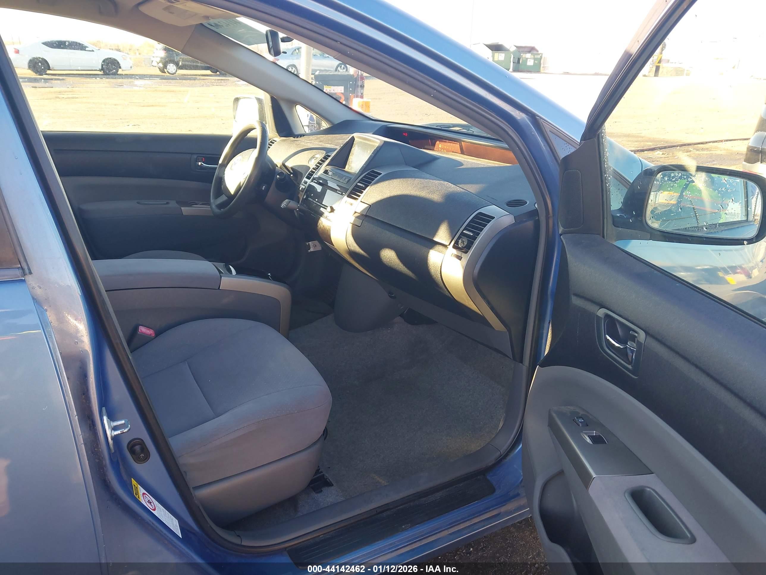 TOYOTA PRIUS image 5