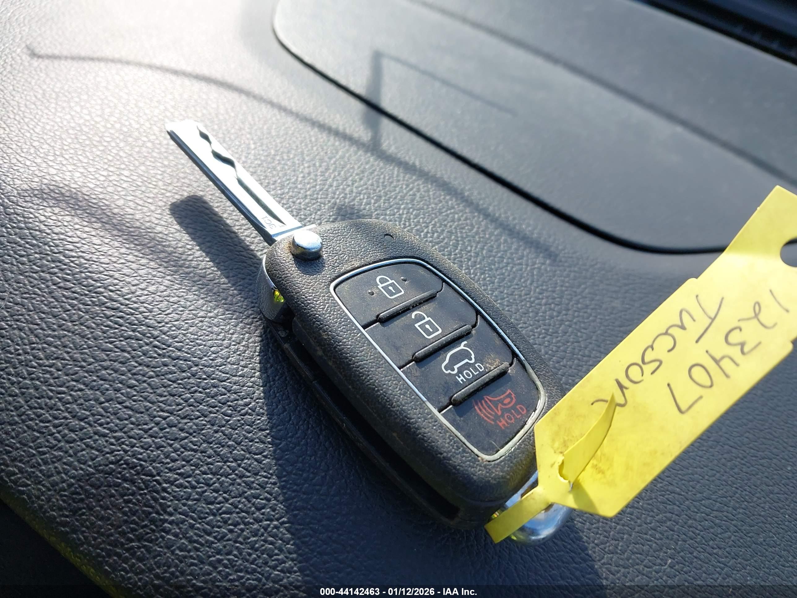 HYUNDAI TUCSON image 11