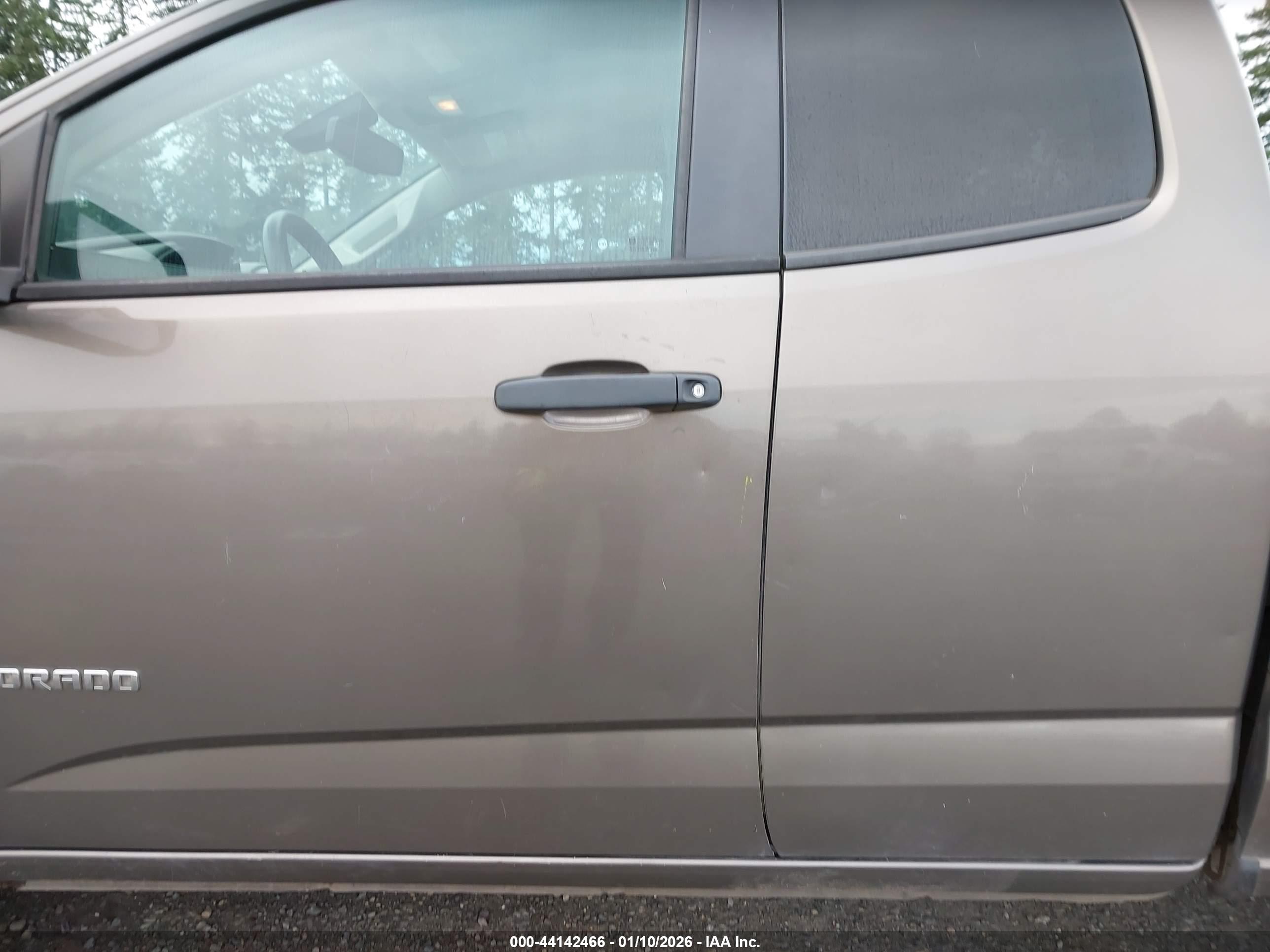CHEVROLET COLORADO image 6