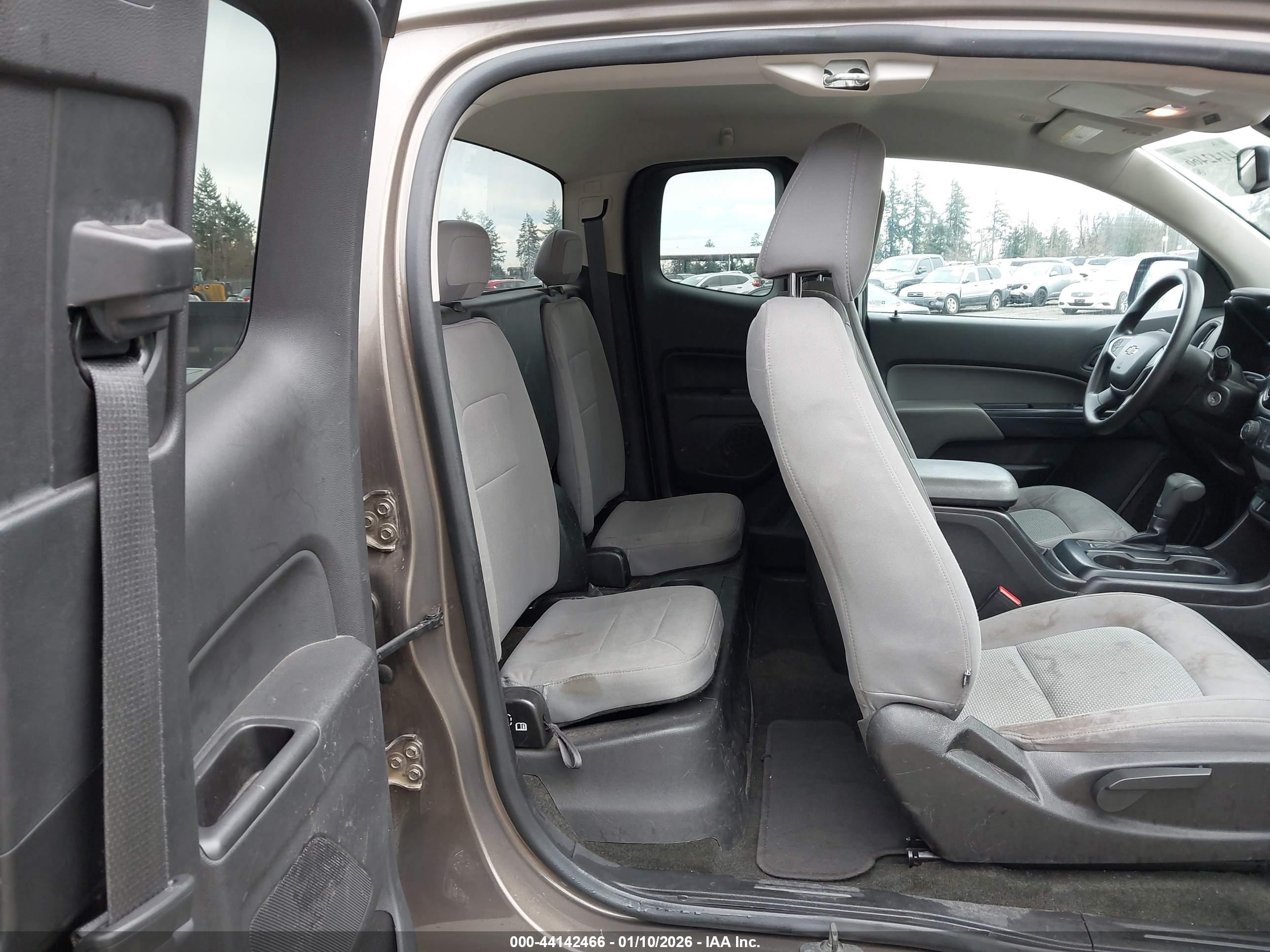 CHEVROLET COLORADO image 8