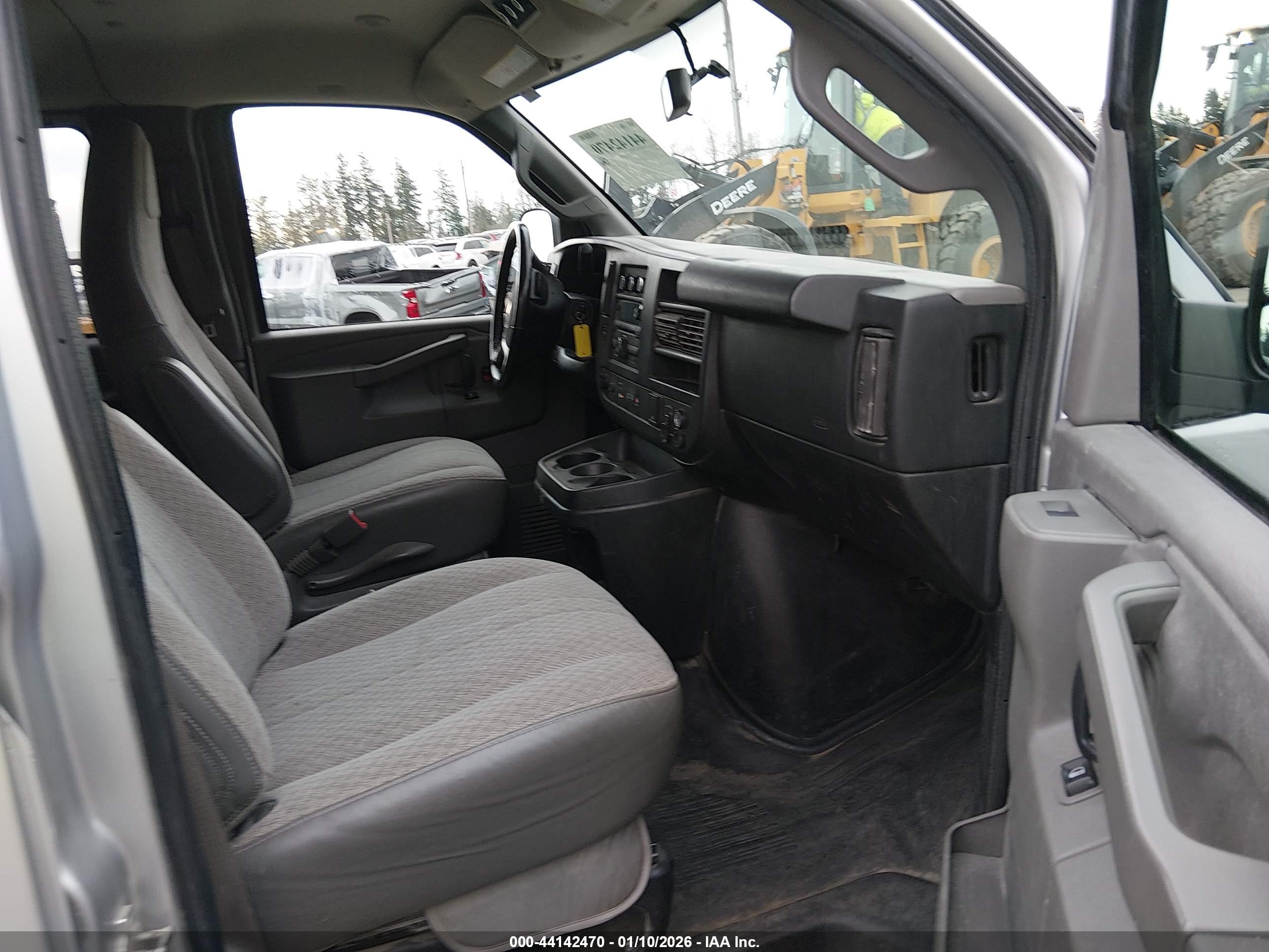 CHEVROLET EXPRESS image 5