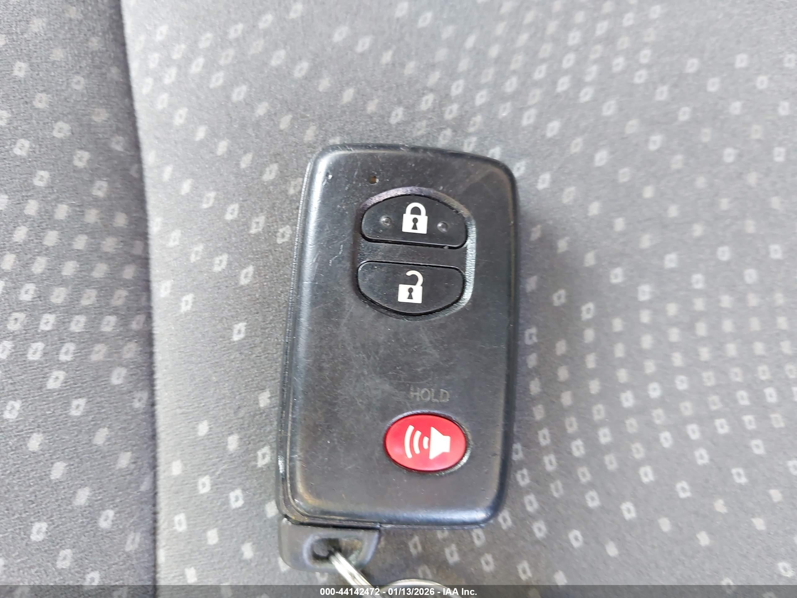 TOYOTA PRIUS image 11