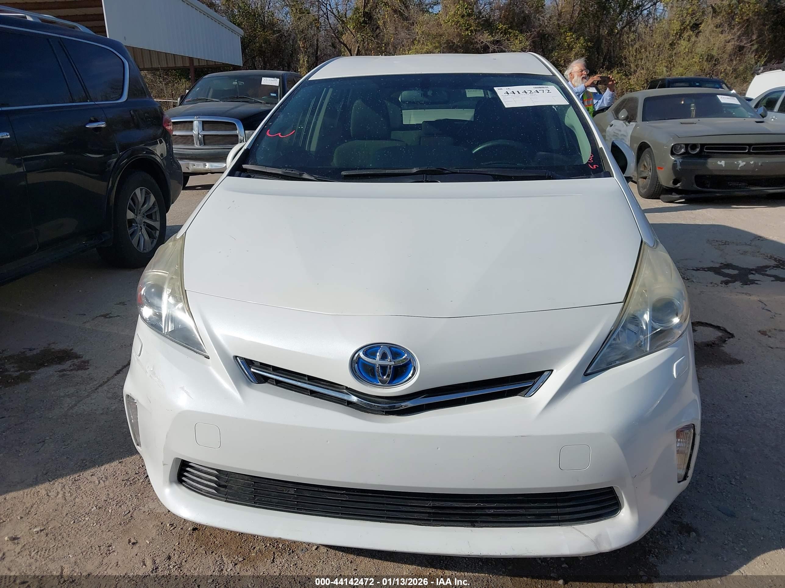 TOYOTA PRIUS image 6
