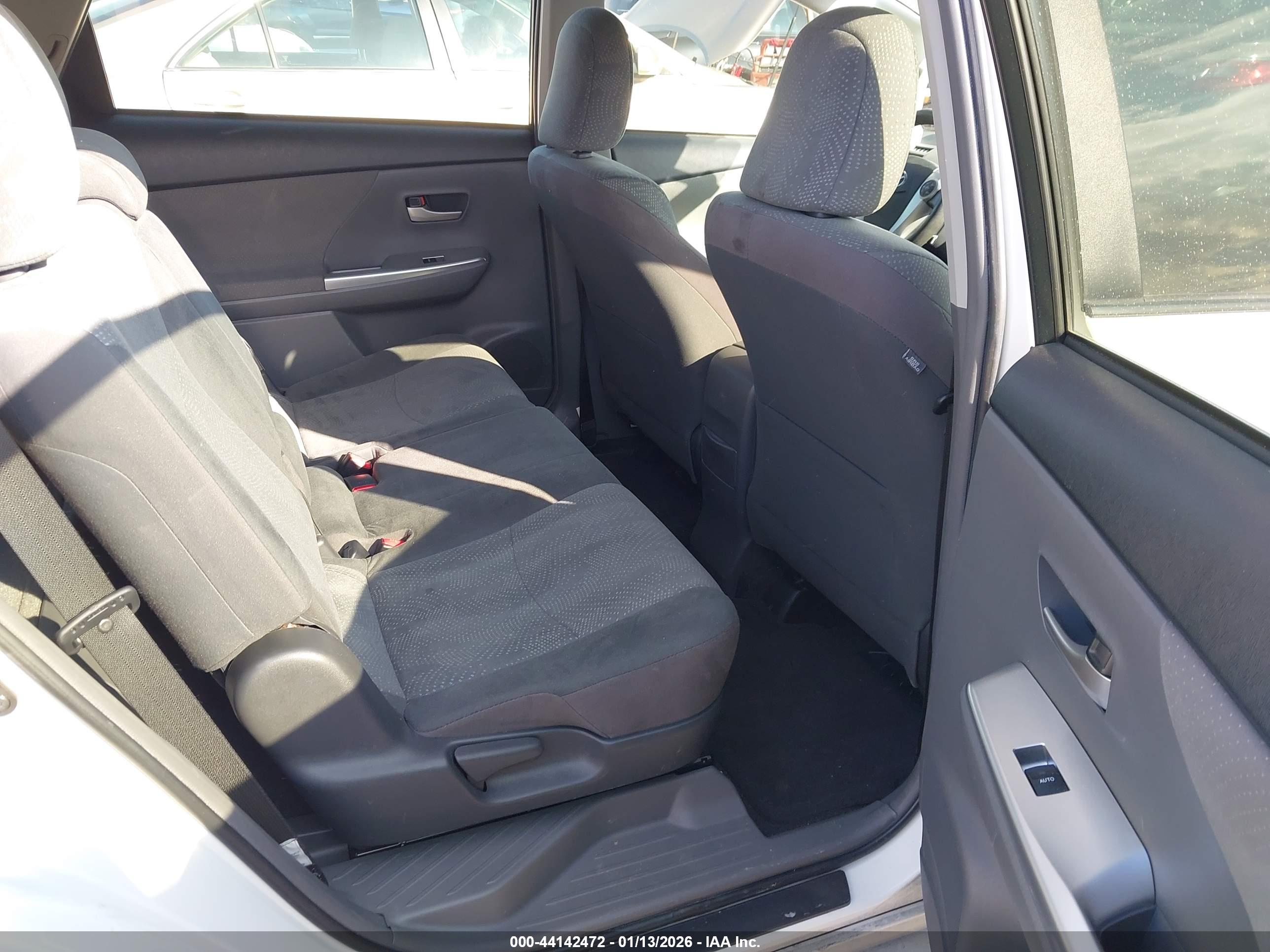 TOYOTA PRIUS image 8