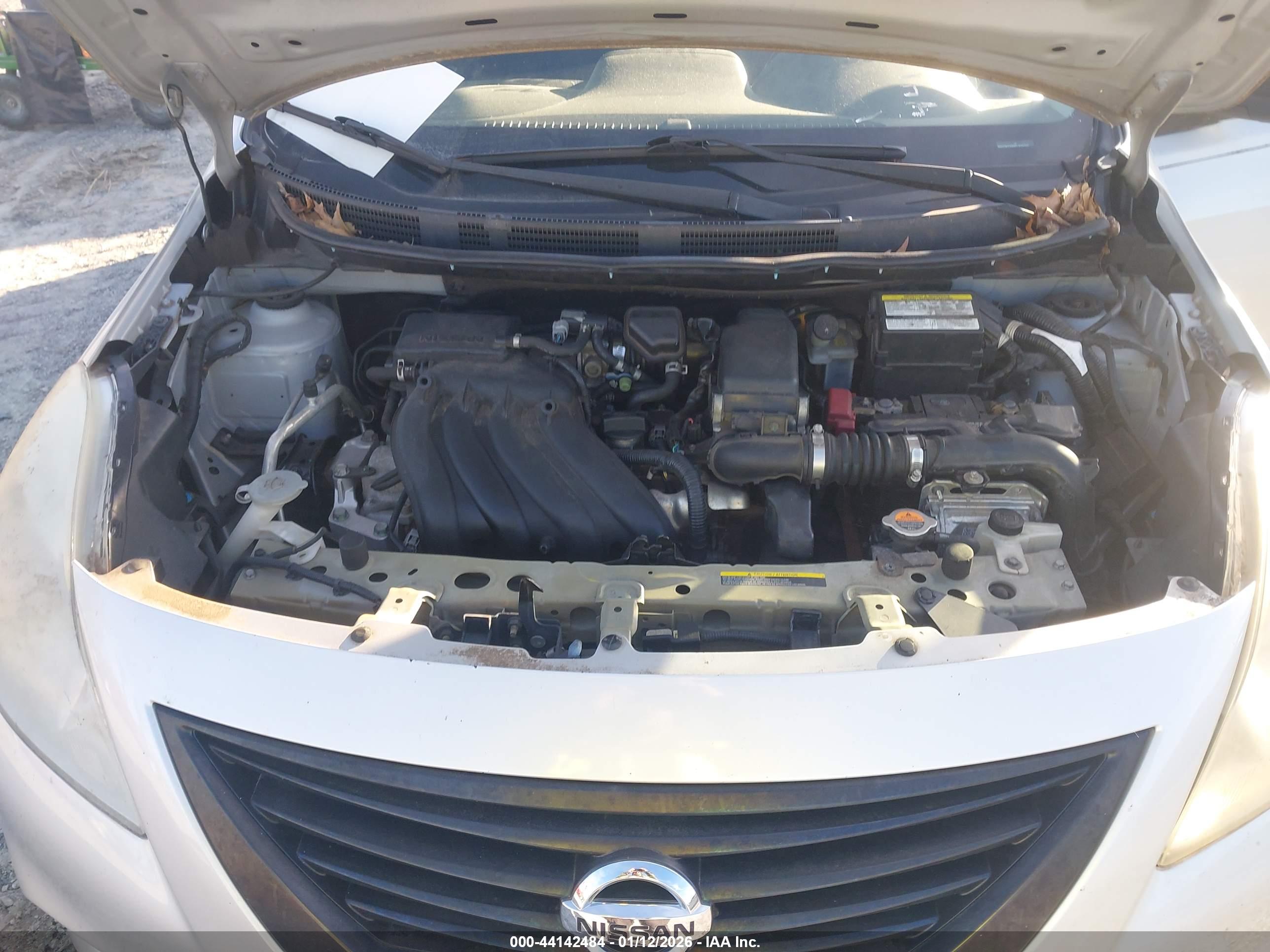 NISSAN VERSA image 10