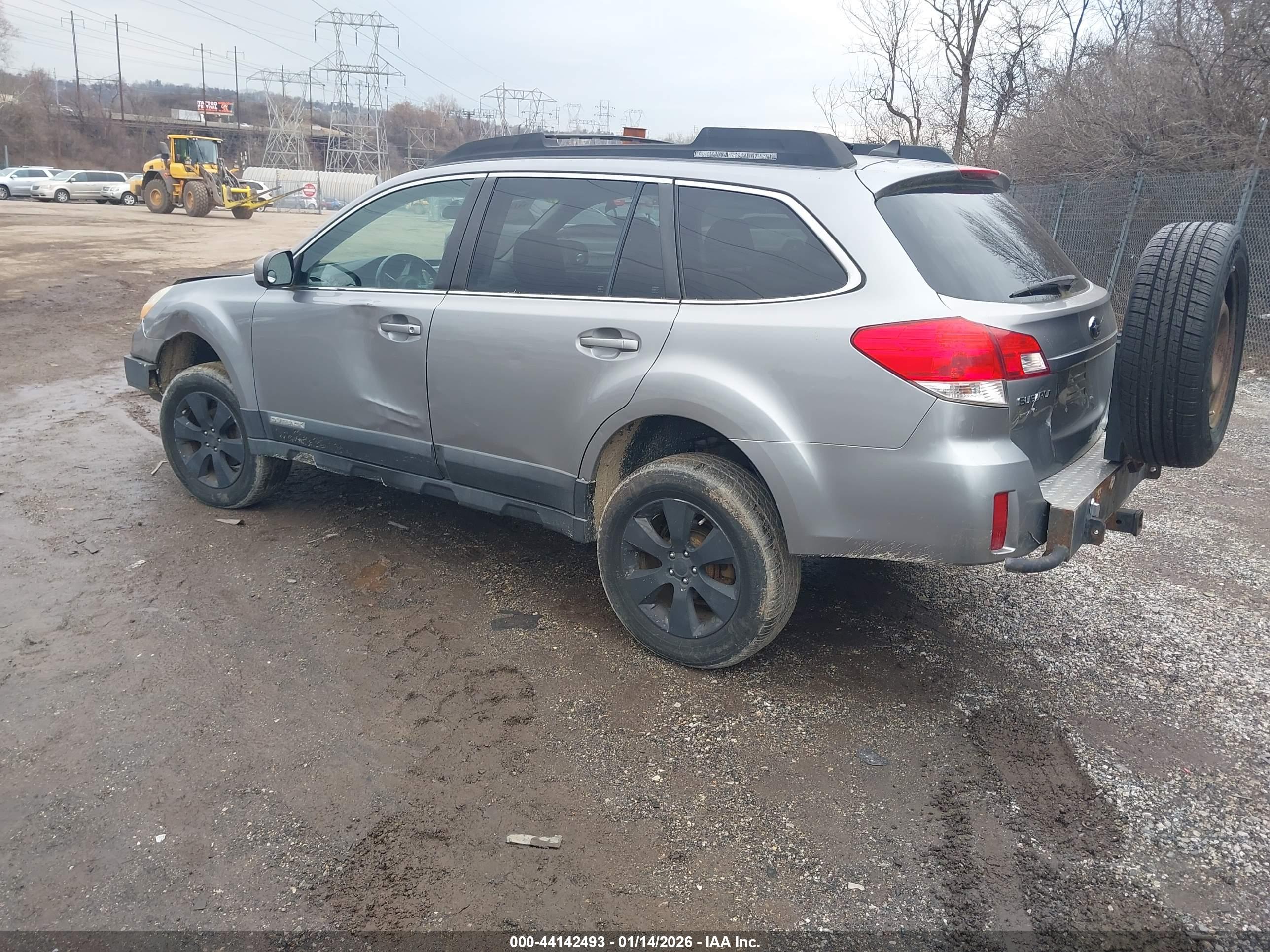 SUBARU OUTBACK image 3