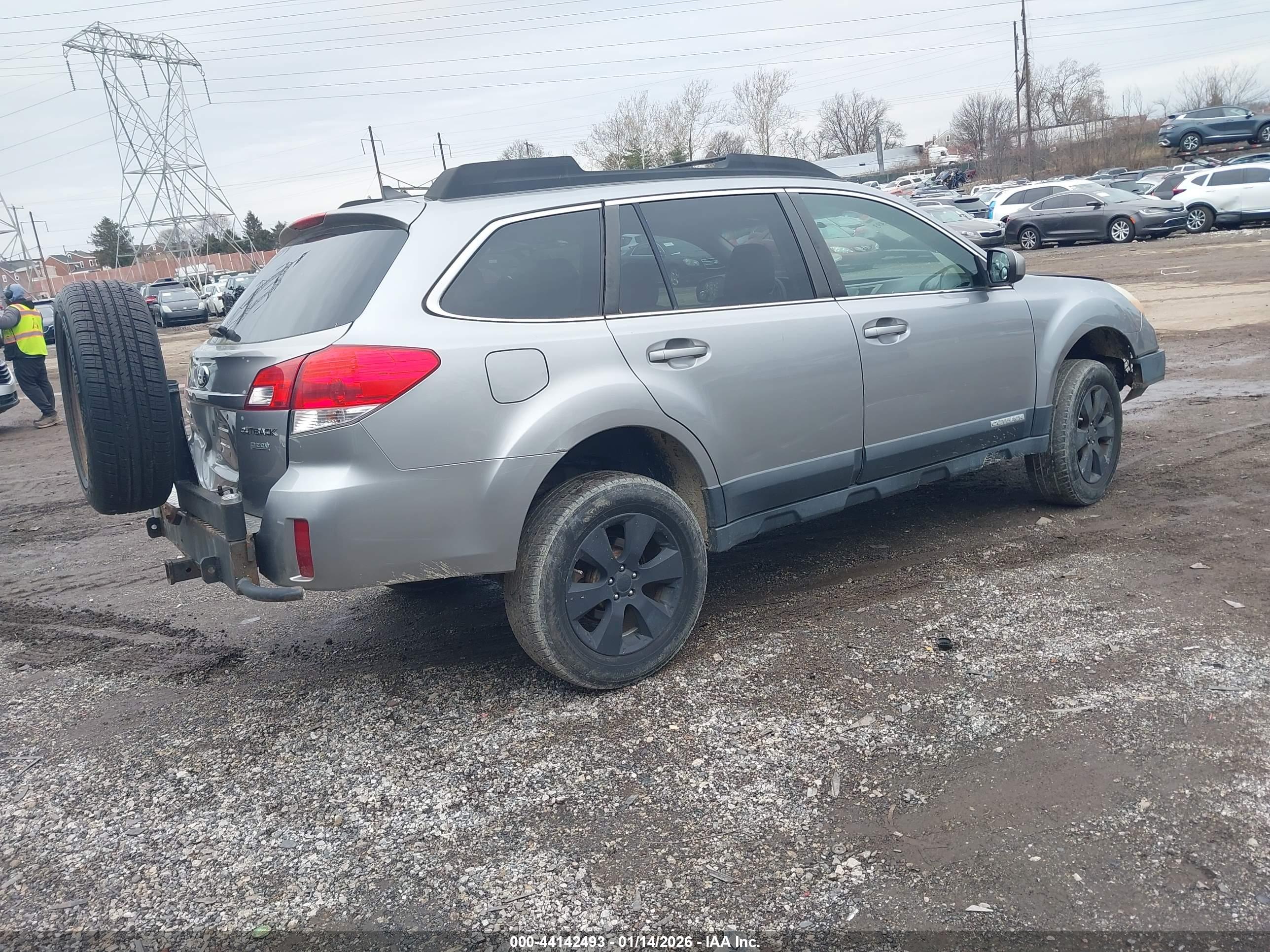 SUBARU OUTBACK image 4