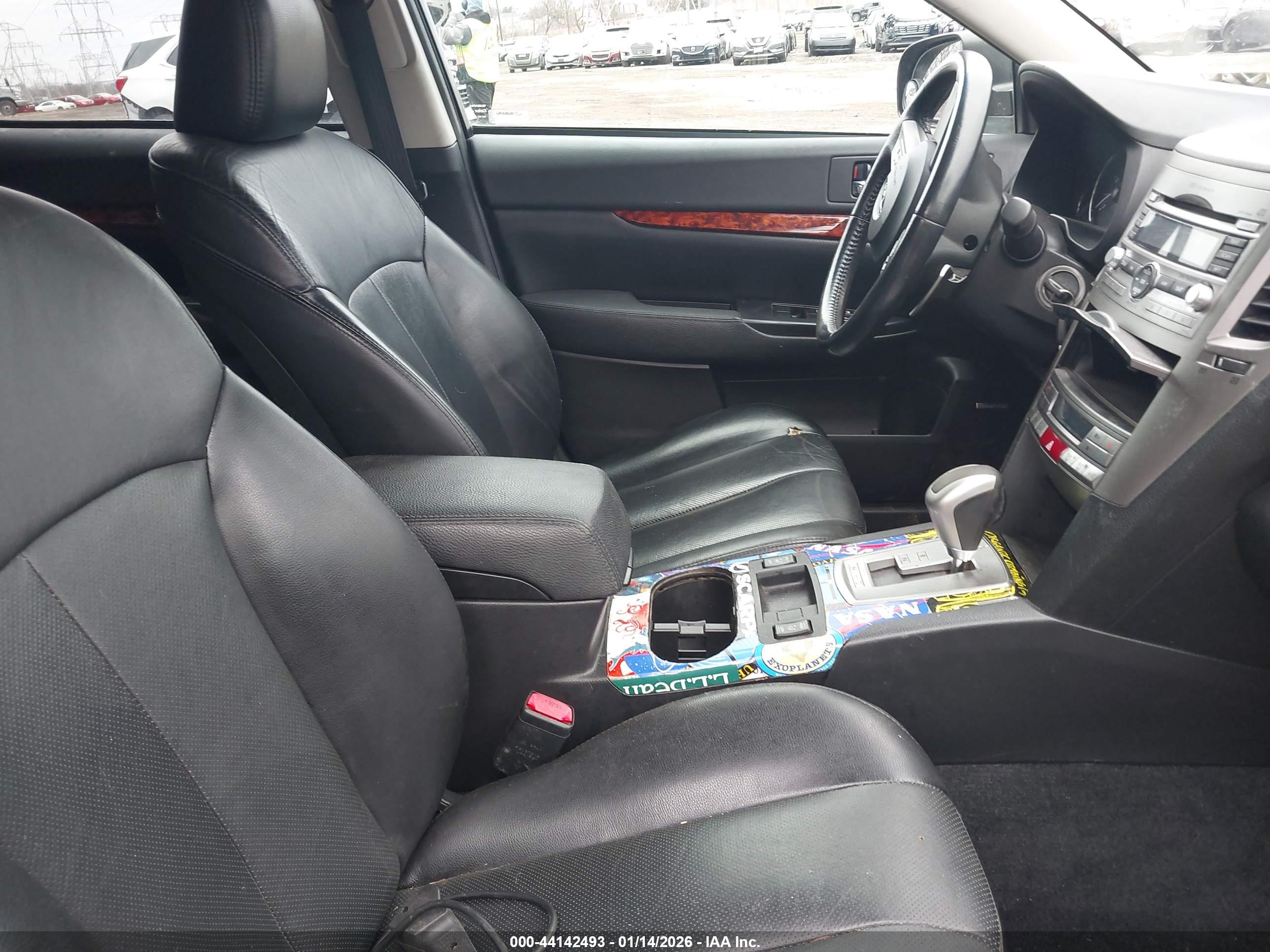 SUBARU OUTBACK image 5