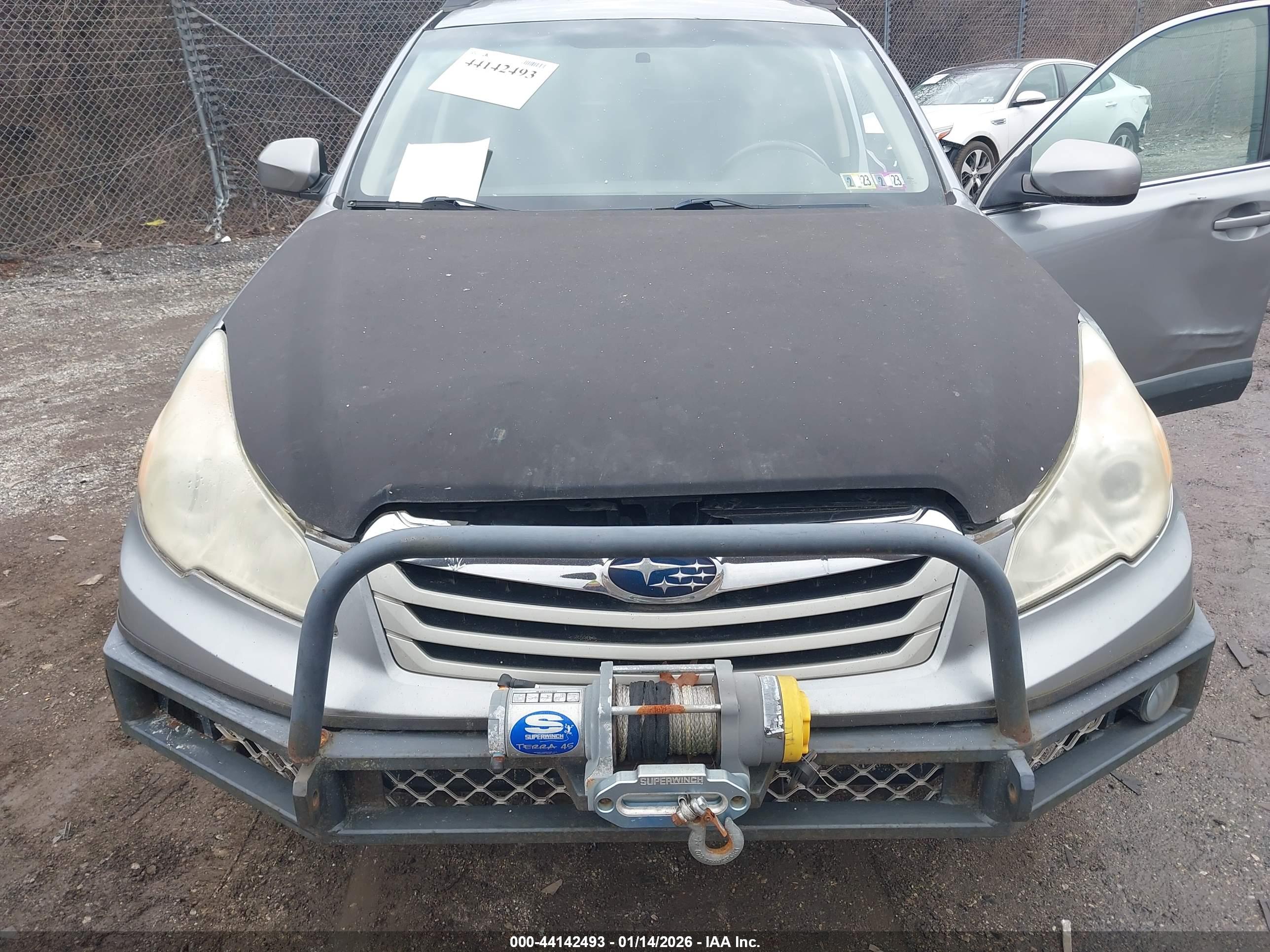 SUBARU OUTBACK image 6