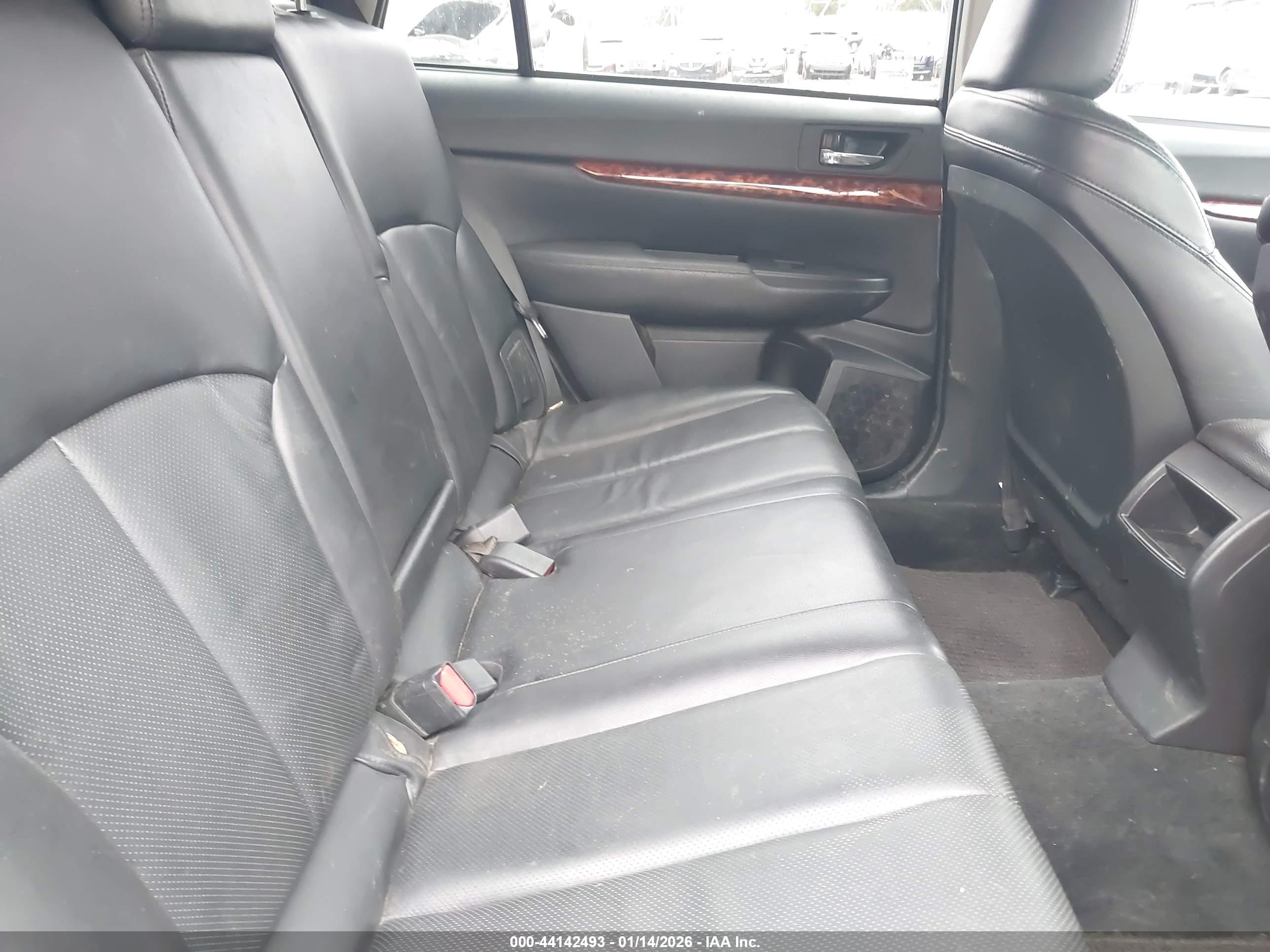 SUBARU OUTBACK image 8