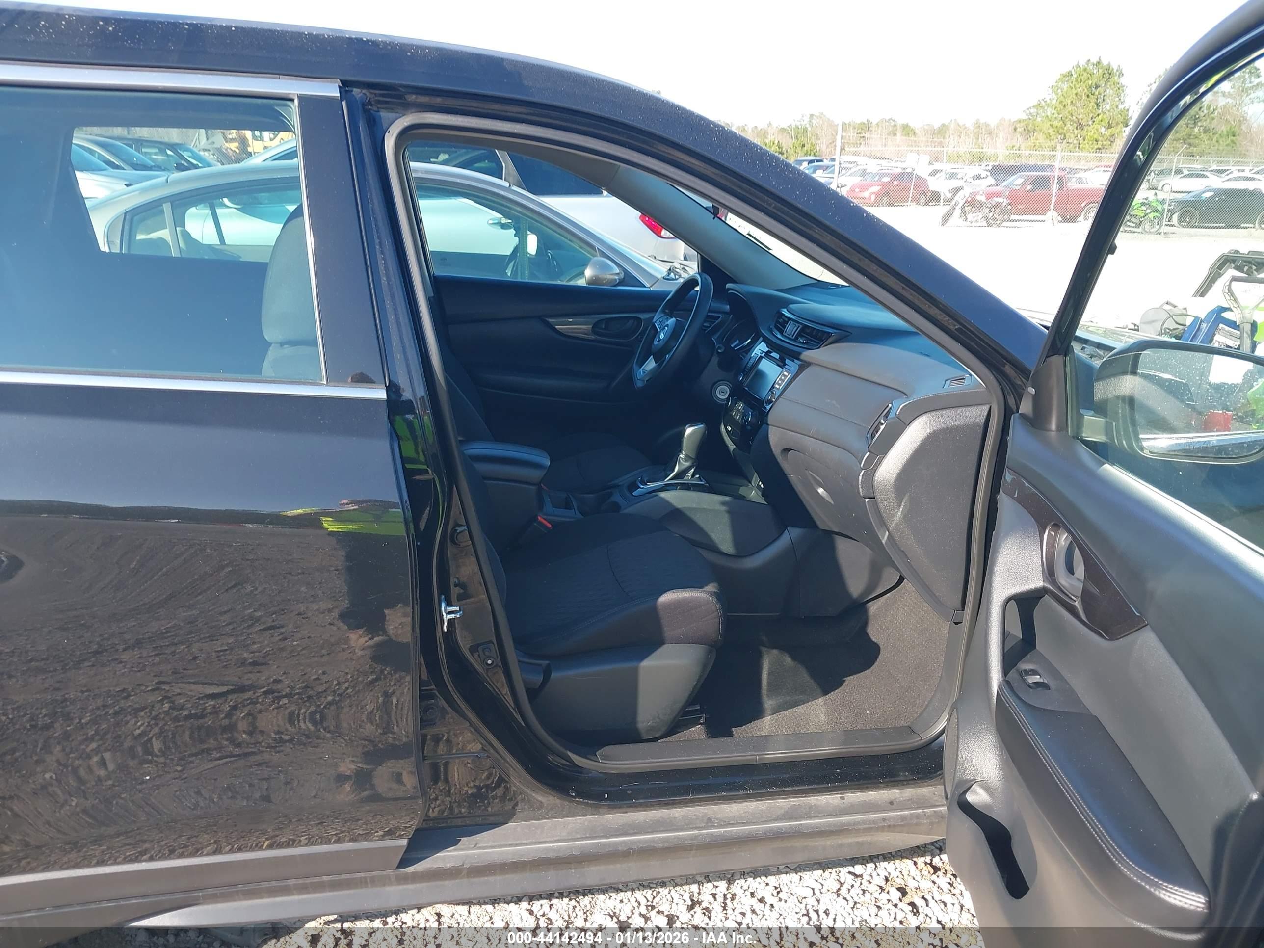 NISSAN ROGUE image 5
