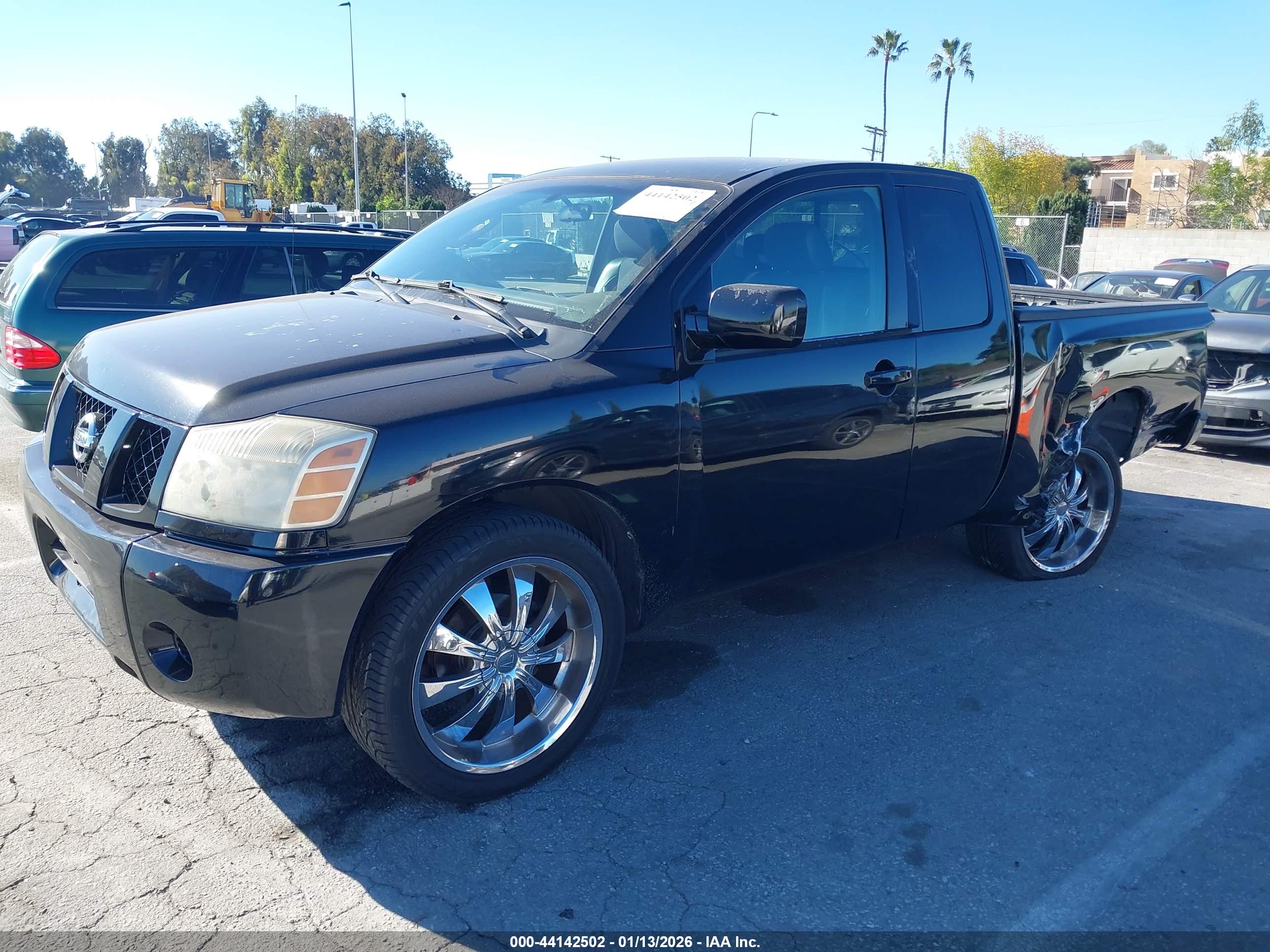 NISSAN TITAN image 2