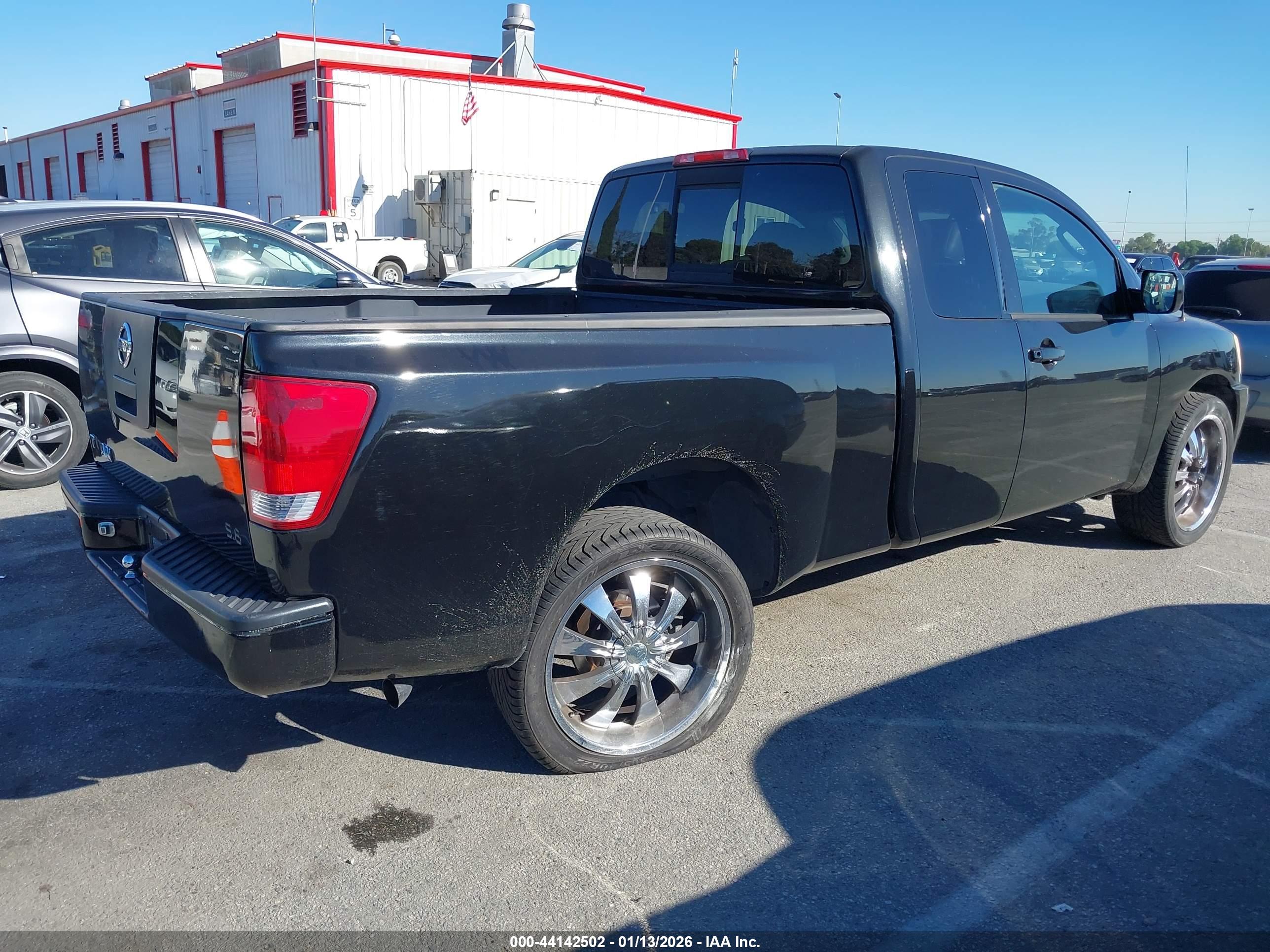 NISSAN TITAN image 4