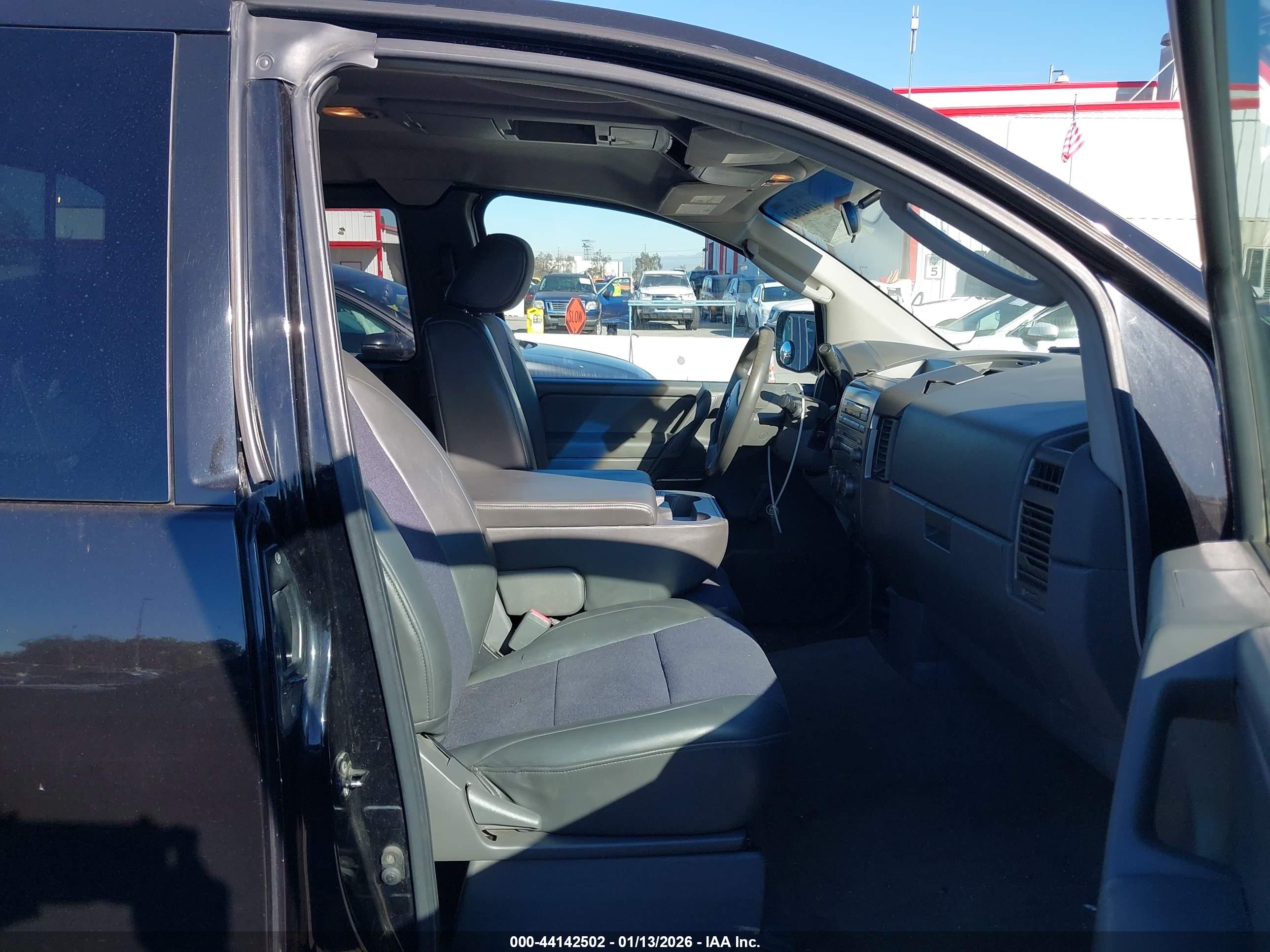 NISSAN TITAN image 5
