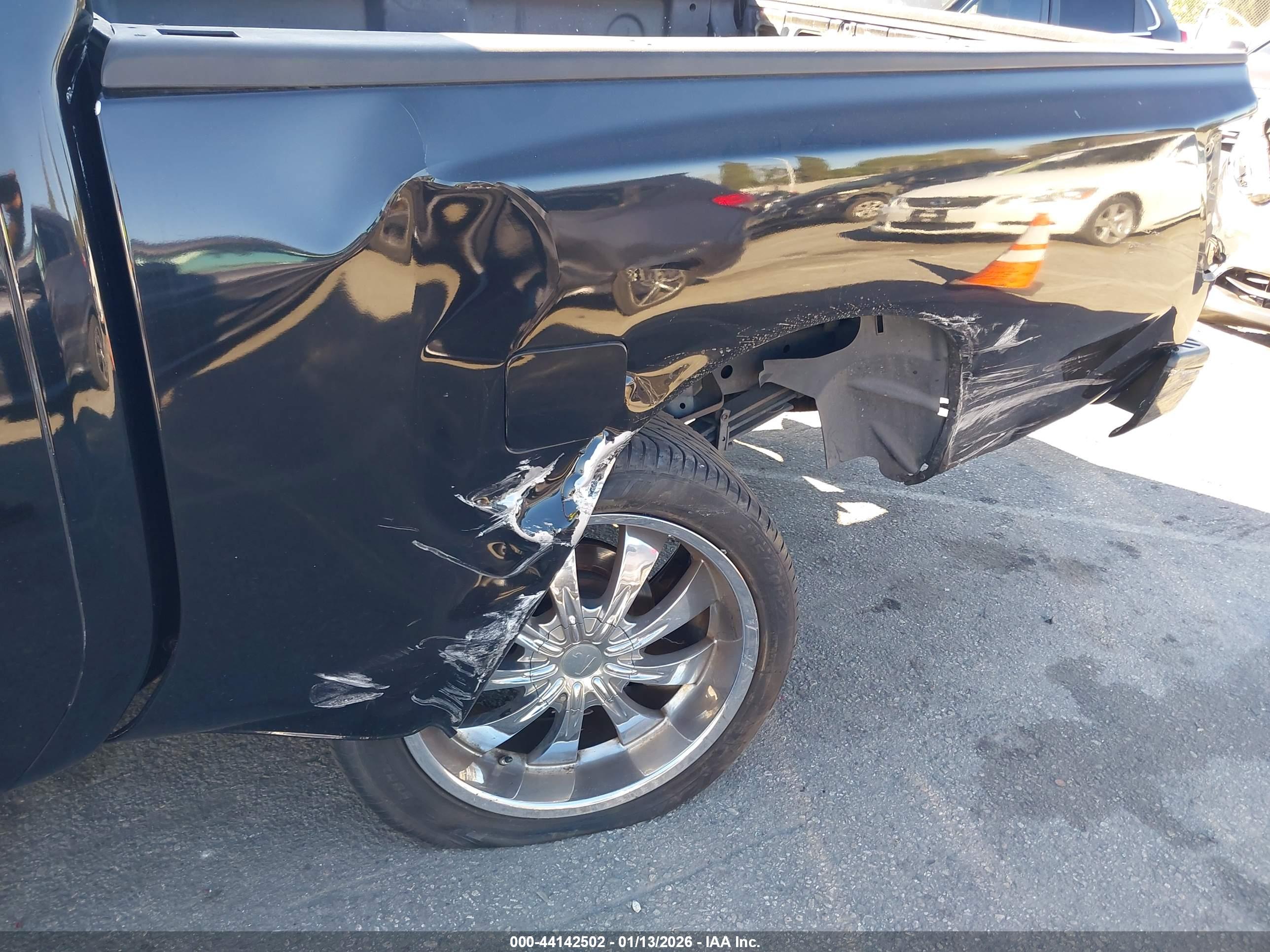 NISSAN TITAN image 6