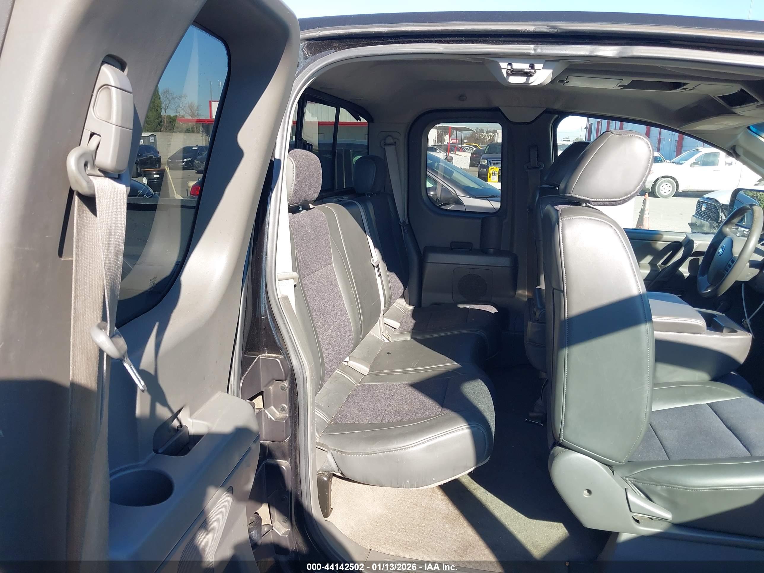 NISSAN TITAN image 8