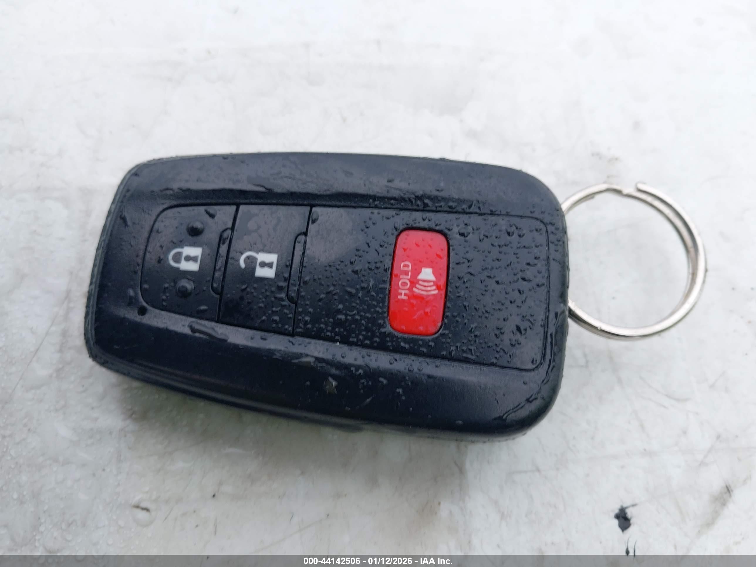 TOYOTA PRIUS image 11