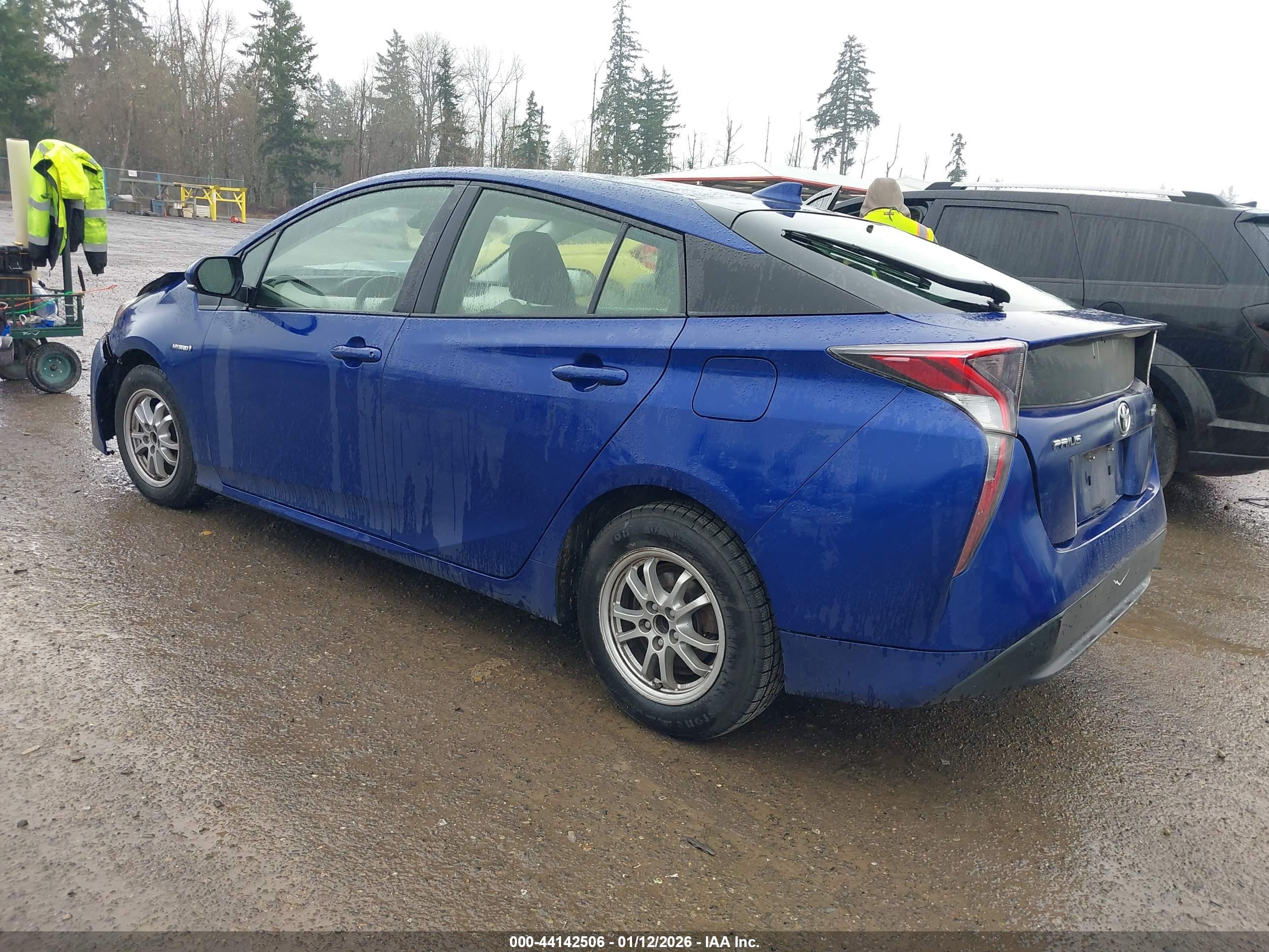 TOYOTA PRIUS image 3