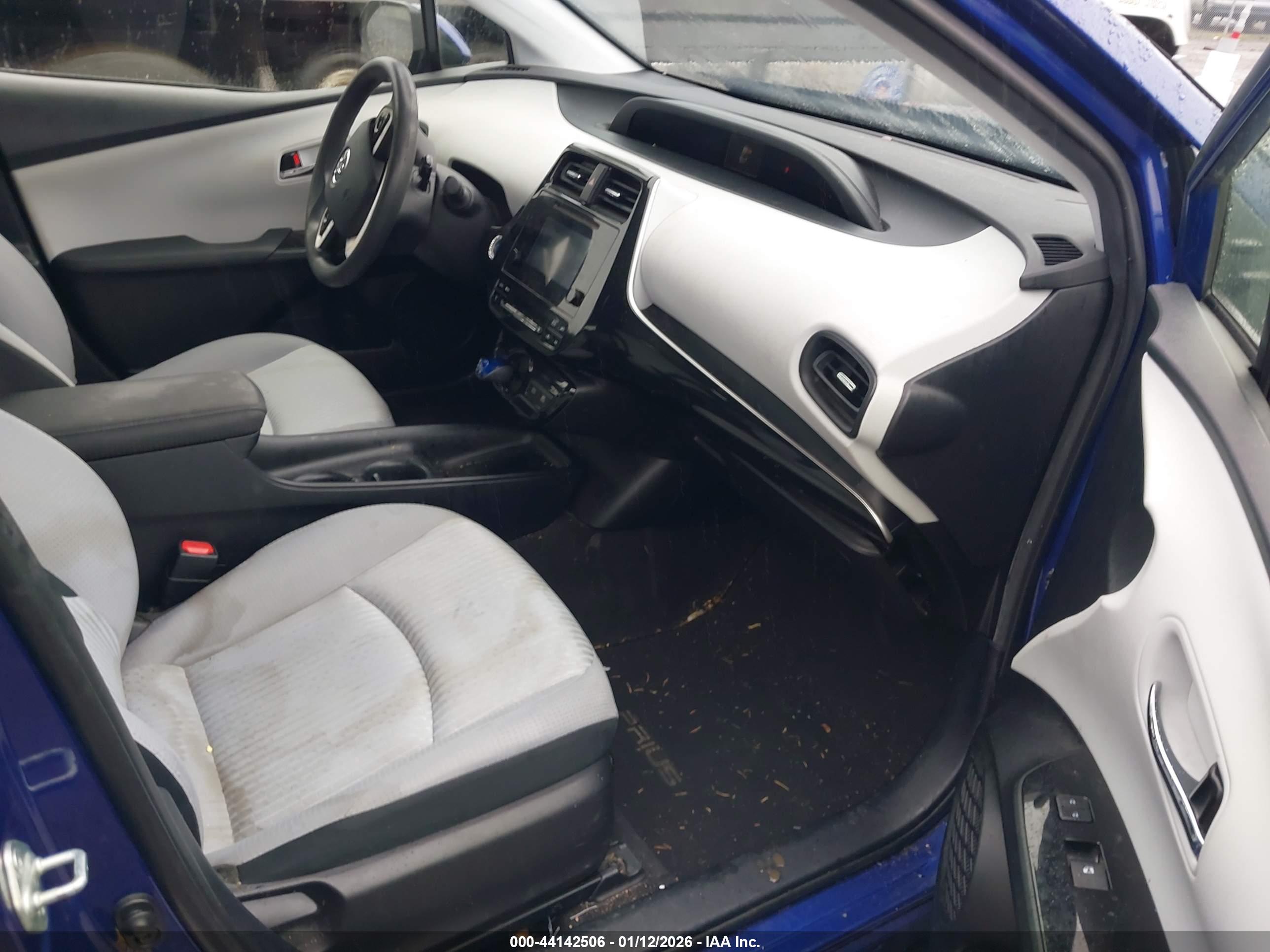 TOYOTA PRIUS image 5