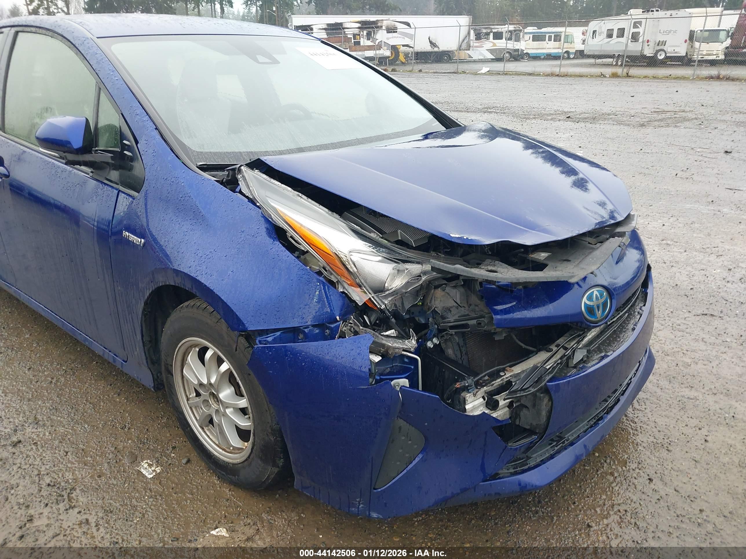 TOYOTA PRIUS image 6