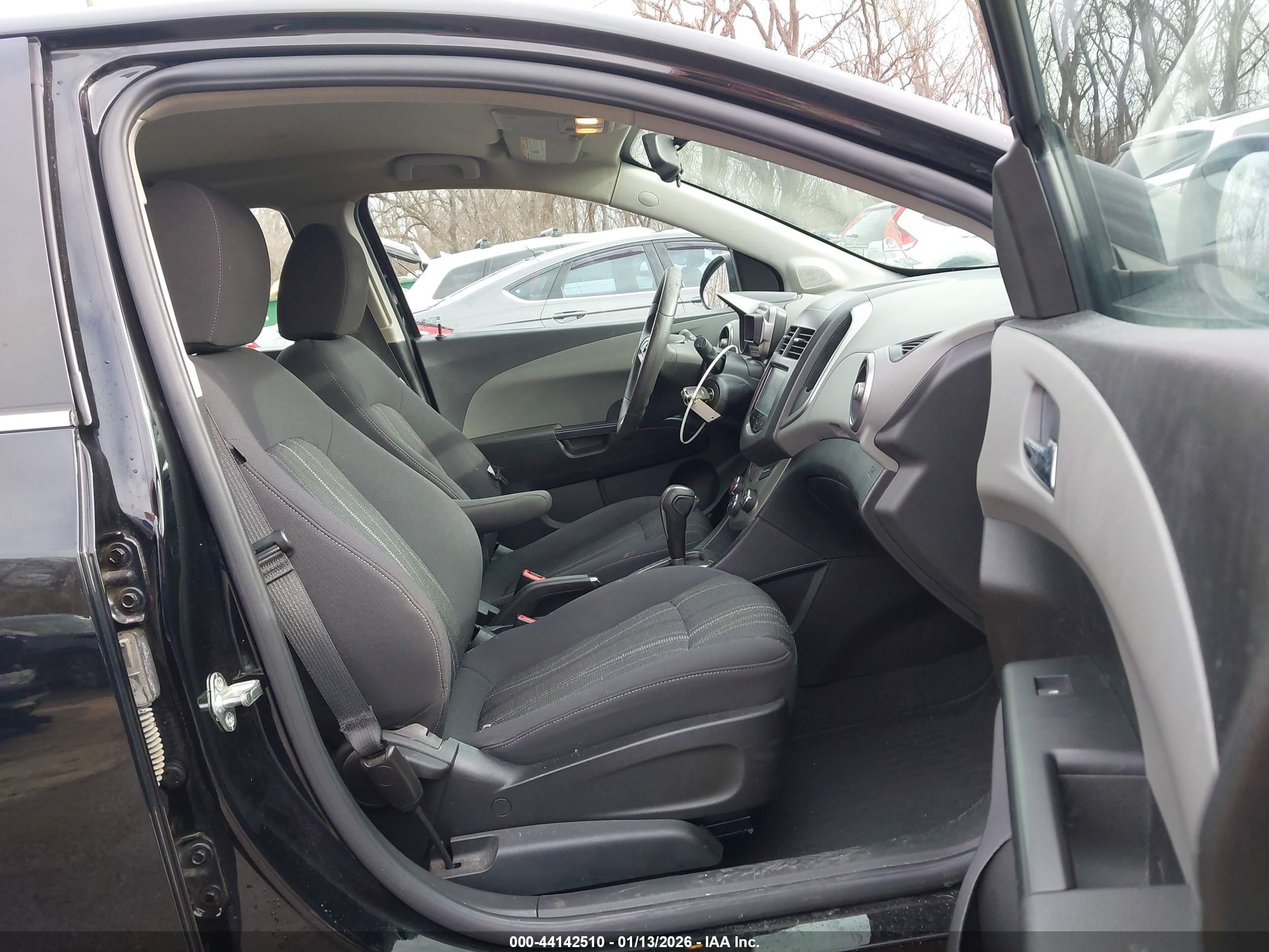CHEVROLET SONIC image 5