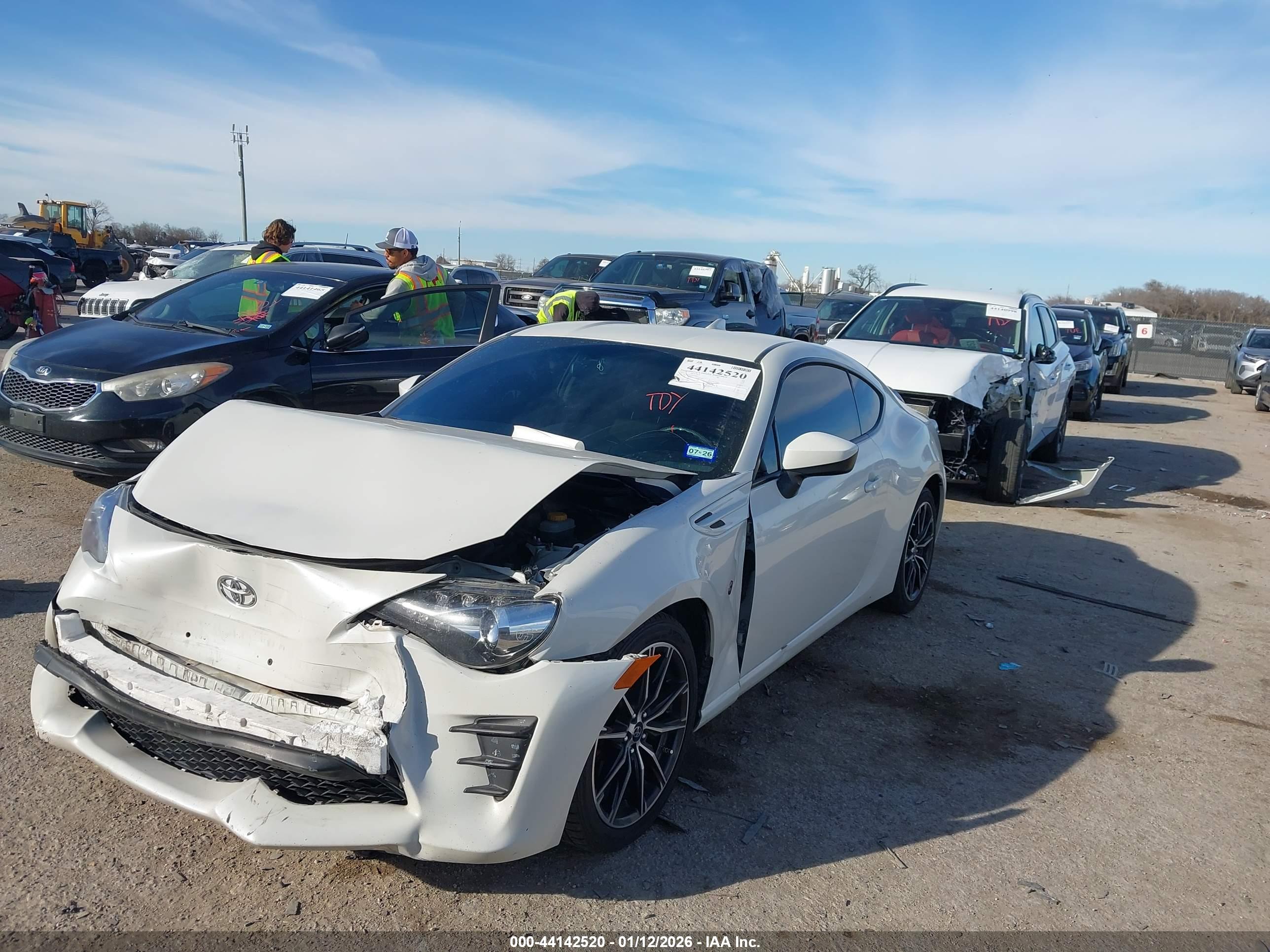 TOYOTA 86 image 2