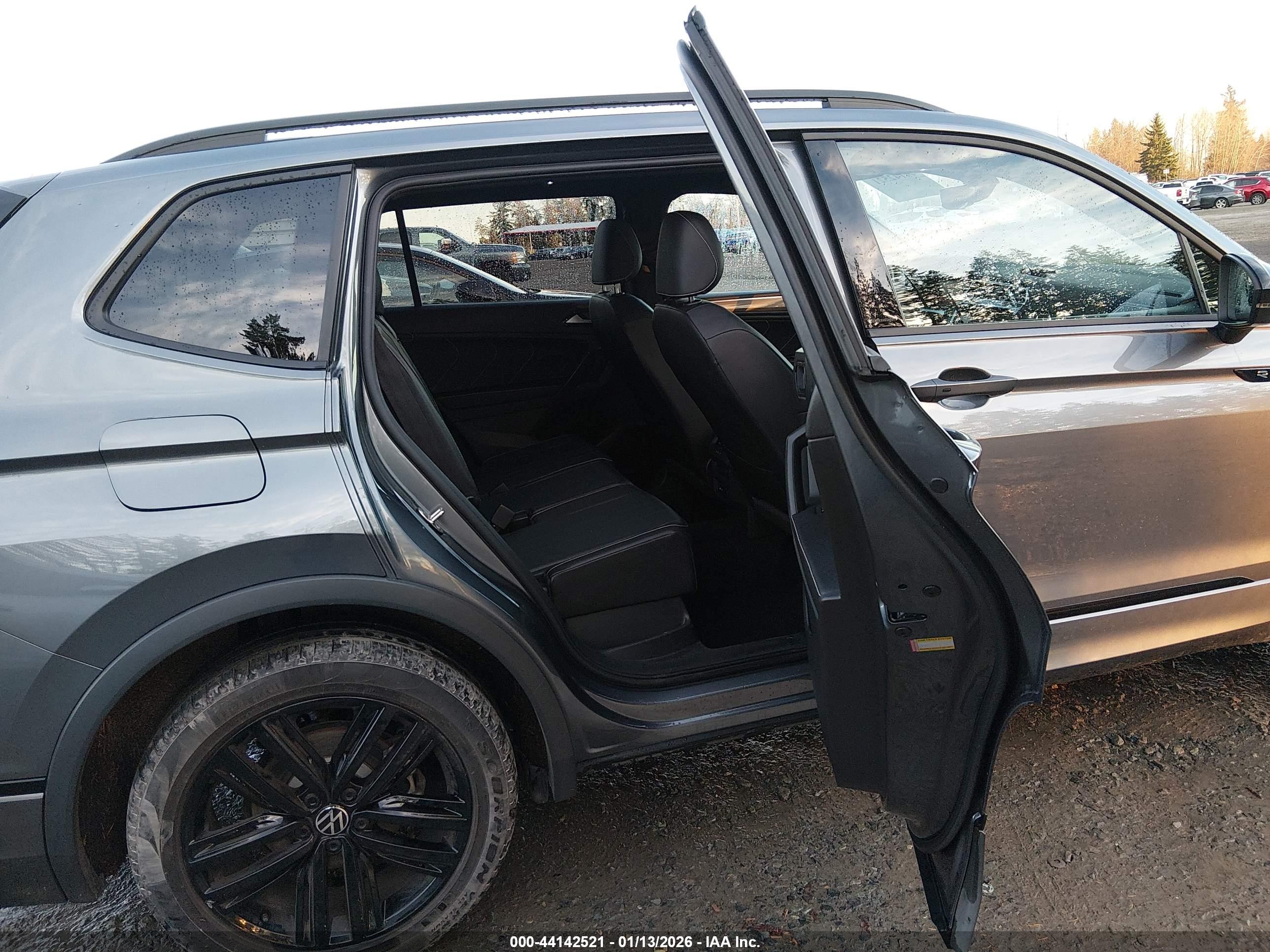 VOLKSWAGEN TIGUAN image 8