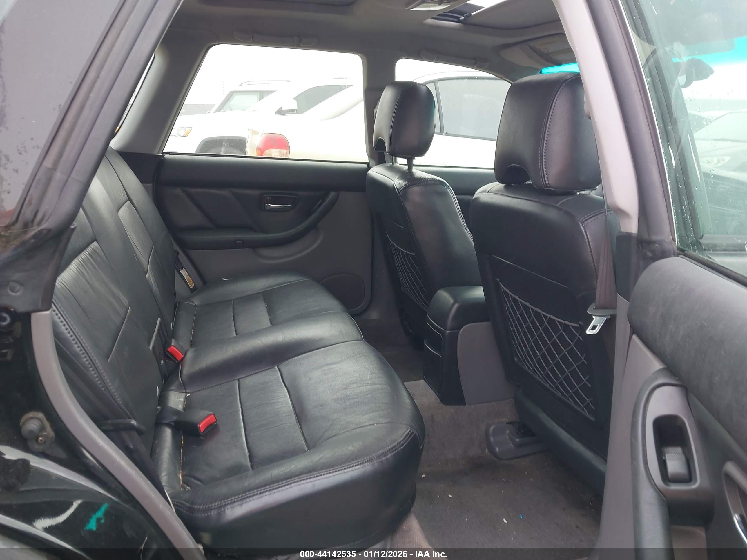 SUBARU OUTBACK image 8