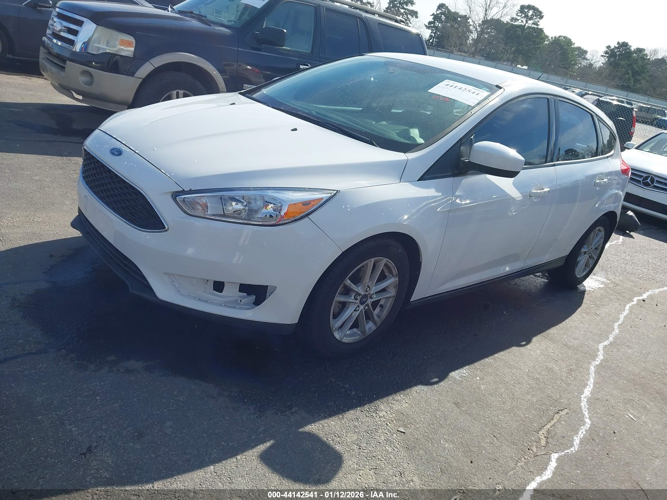 FORD FOCUS image 2