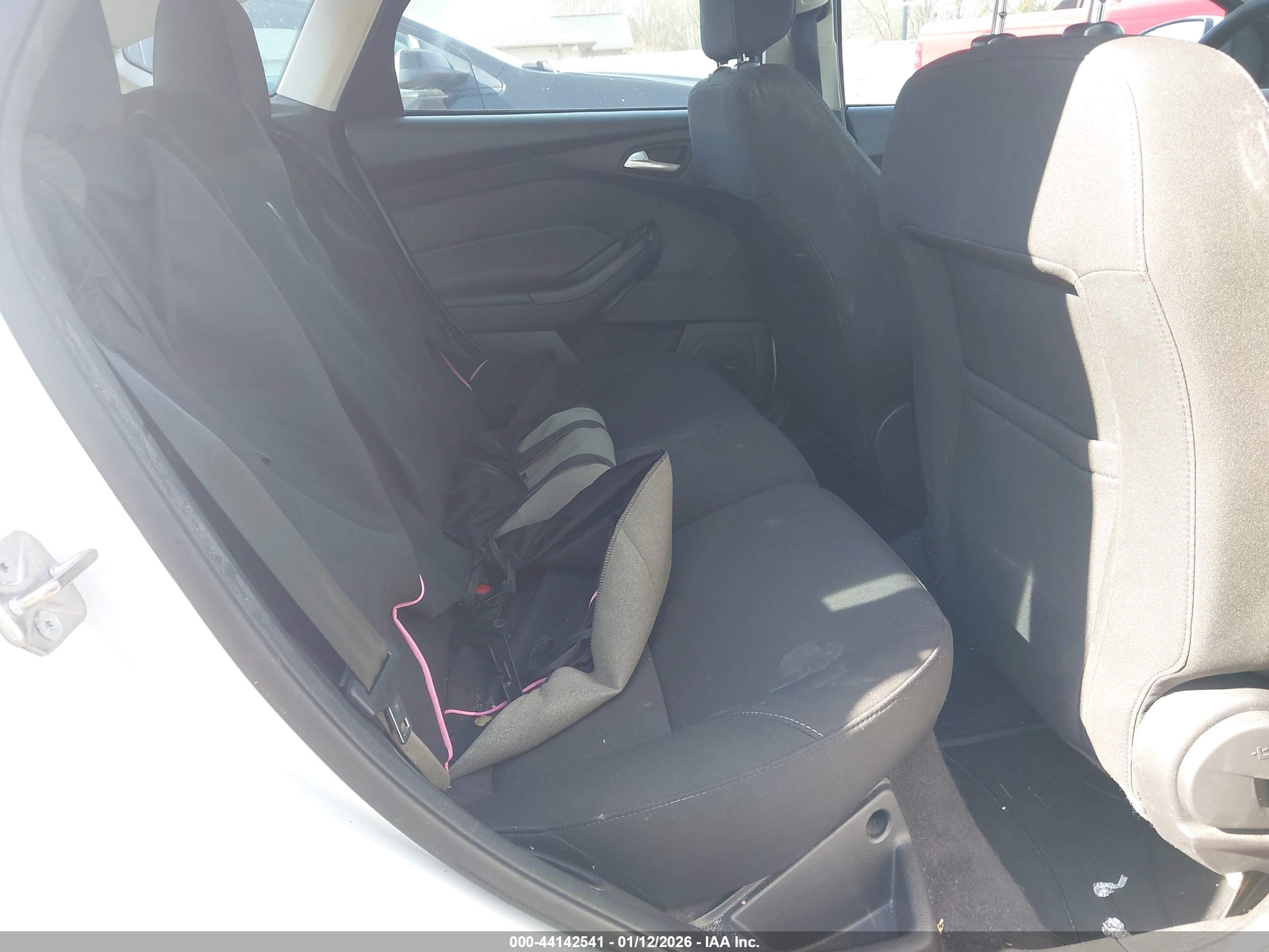 FORD FOCUS image 8