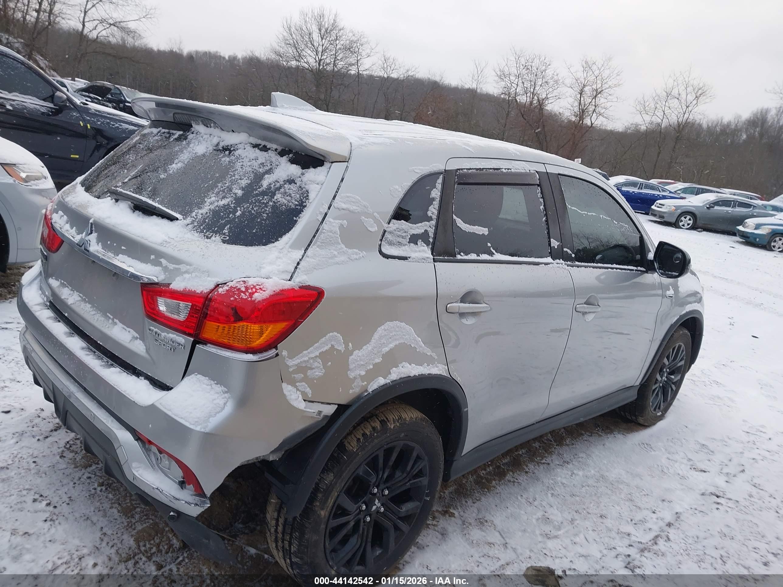 MITSUBISHI OUTLANDER image 4