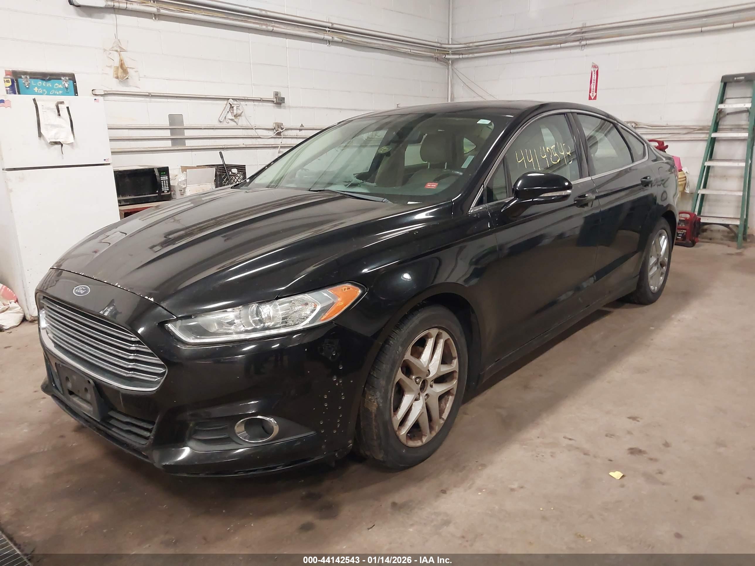 FORD FUSION image 2