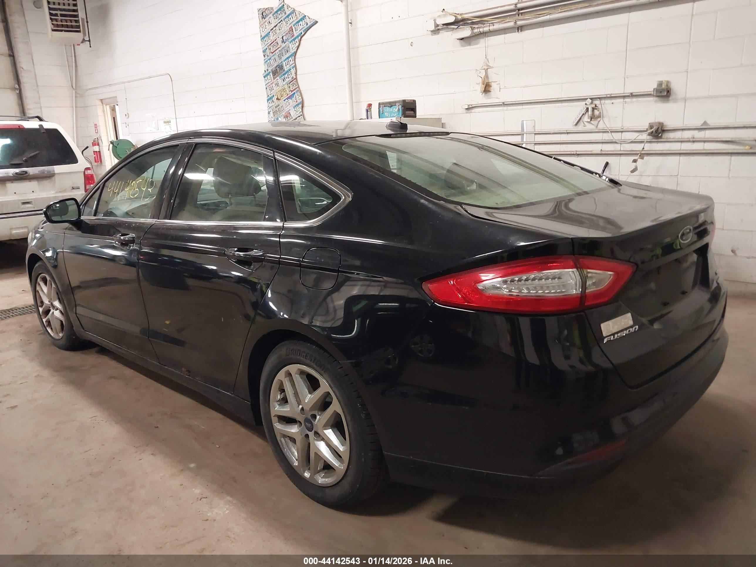 FORD FUSION image 3