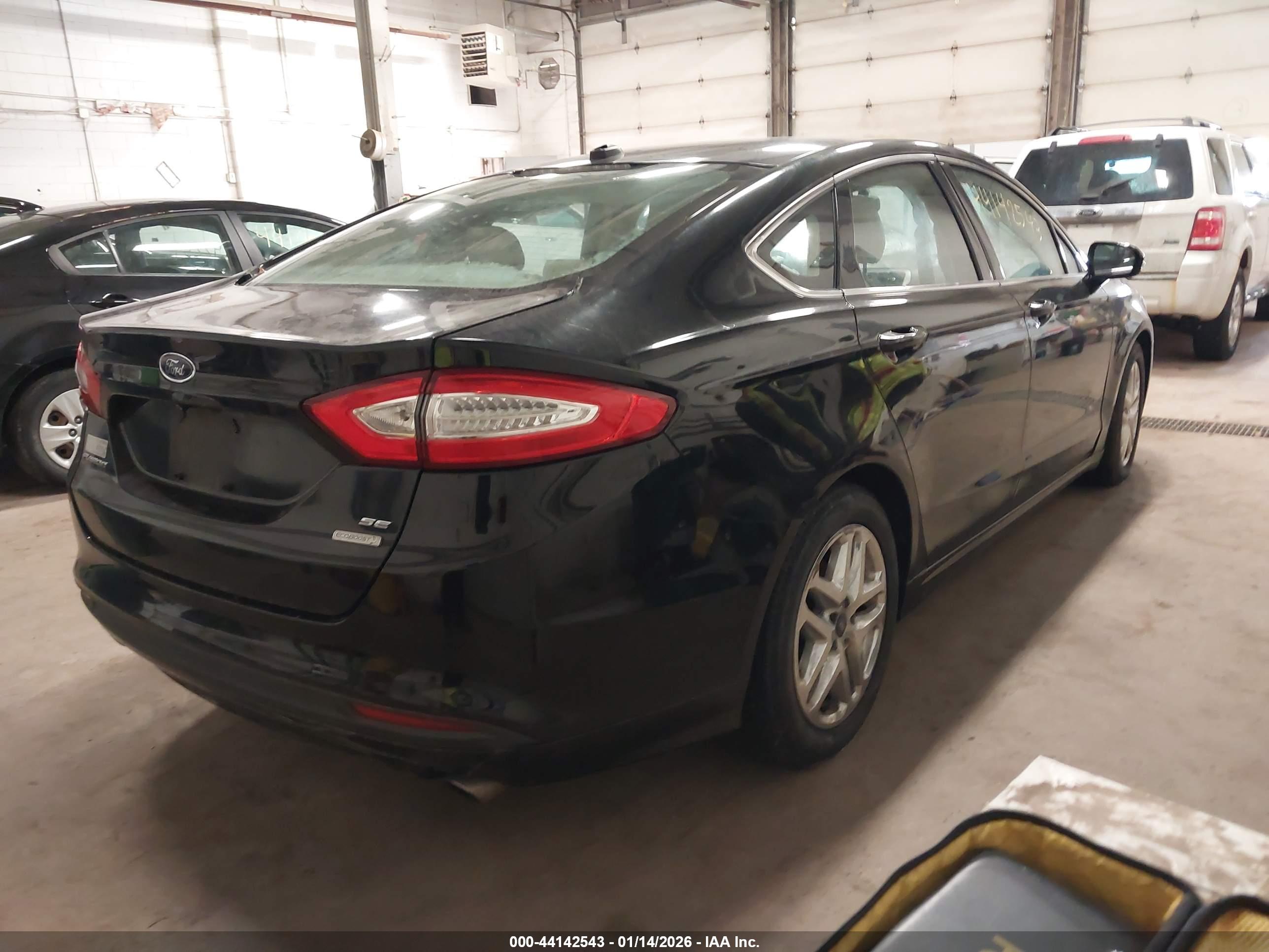 FORD FUSION image 4
