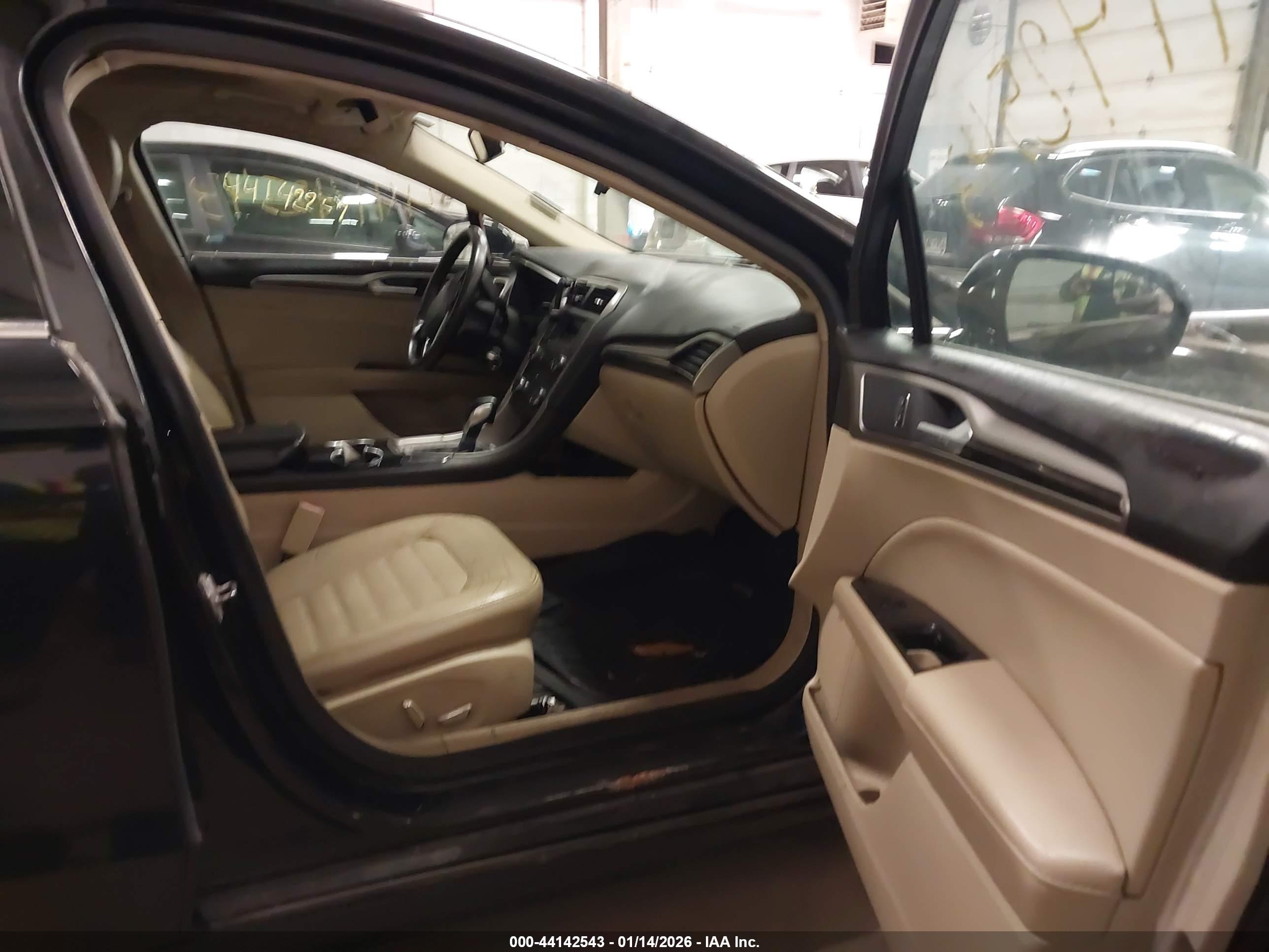 FORD FUSION image 5